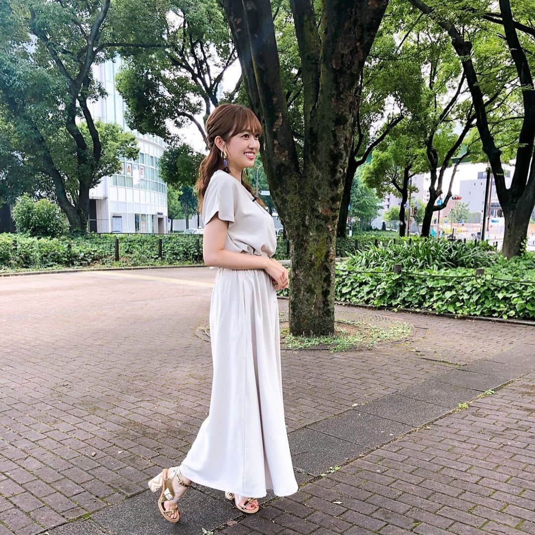 菊地亜美さんのインスタグラム写真 - (菊地亜美Instagram)「. 最近興味深いものを見つけて勉強しようかなぁと思ってる今日この頃💞 . 勉強は嫌いだけど、意外と中学までは沢山勉強して高校もちゃんとしたところ入ったんだよ👩‍🎓✍️笑 皆さんもお仕事や勉強頑張ってね〜😘🌹 . ワンピは @titivatejp 👗 サンダルは @aula_official 👡💕 . #ootd#coordinate #titivate #titivatestyle #ティティベイト #ベルト付きvネックロングワンピース」7月9日 13時06分 - amikikuchi0905