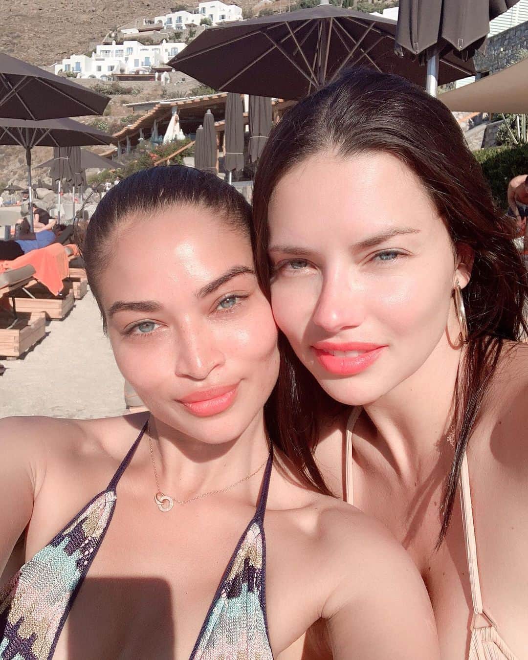 シャニーナ・シャイクのインスタグラム：「Nina + Ari 💘」