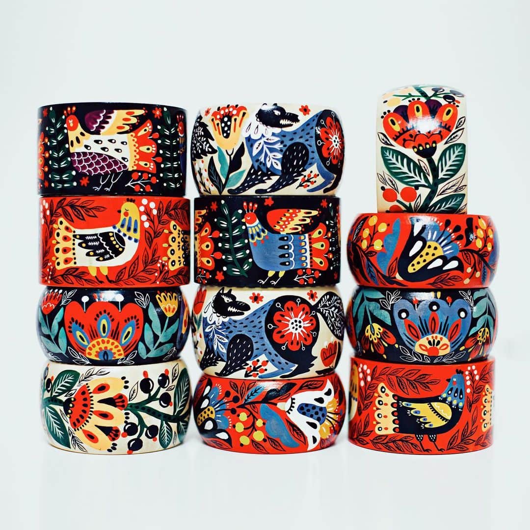 Dinara Mirtalipovaのインスタグラム：「You guys, I have been receiving many inquiries about my bangle bracelets that were featured in #Uppercase42. First of all I’d like to say thank you for your interest, and thank you for your patience! Yes, you can’t find them on my website and Etsy because I only make these once a year. It takes me about a whole year to hand paint each of them and I only do it in between my licensing projects. I have always loved painting on wooden surfaces and I still find it very relaxing, so to achieve the level of insane detailing takes many hours and lots of love. So, again, thank you for your interest and thank you for being patient. I promise there will be next batch and it will be announced here, on FB and on my website. ❤️ #mirdinarabeadsandbracelets  #uppercasemag」