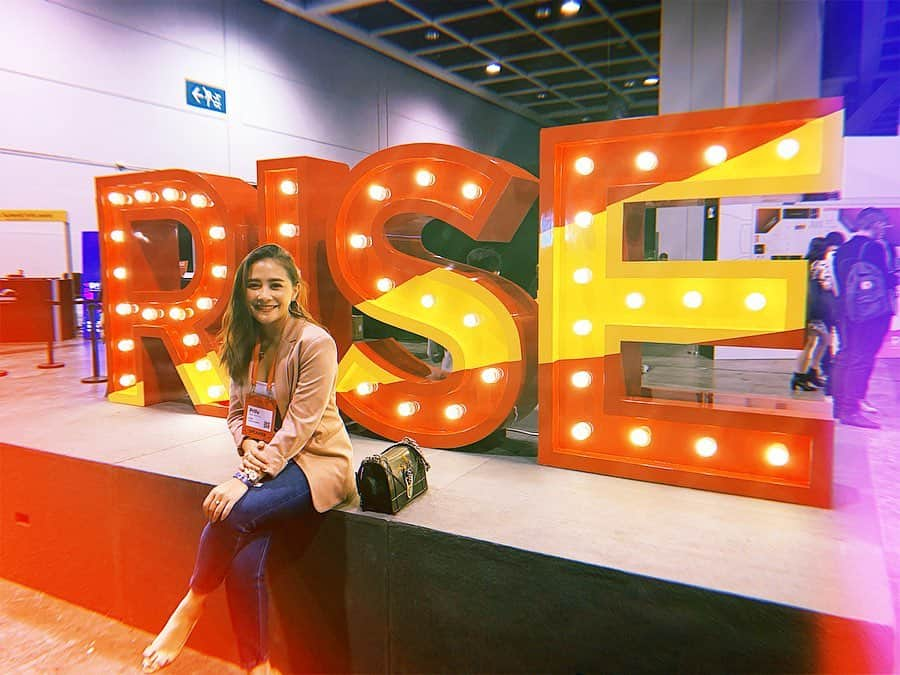 Prilly Latuconsinaさんのインスタグラム写真 - (Prilly LatuconsinaInstagram)「I feel humbly proud to be part of @riseconfhq 2019, the largest technology conference Asia. Feeling the excitement being amongst the brightest minds in digital tech from all over the world. Sincerely hope I can share my two-cent on how important it is to use social media not to merely impress people, but more importantly to impact people.  Tune in for my session on RISE FB page (LIVE) : . RISE Event page on Facebook. ⬇️ - 11:45 - 12:05 Hongkong Time. Turning social presence into social good (Center stage) ⬇️ - 13:45 - 14:10 Hongkong Time.  From entertainment to entrepreneurship (Strartup University)  #RISEConf」7月9日 13時15分 - prillylatuconsina96