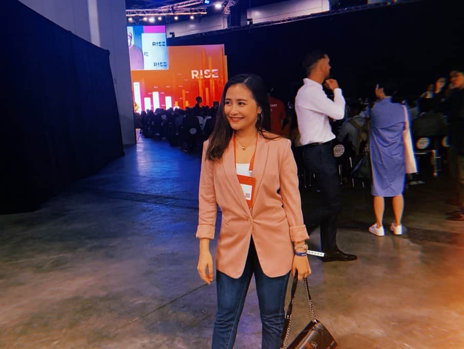 Prilly Latuconsinaさんのインスタグラム写真 - (Prilly LatuconsinaInstagram)「I feel humbly proud to be part of @riseconfhq 2019, the largest technology conference Asia. Feeling the excitement being amongst the brightest minds in digital tech from all over the world. Sincerely hope I can share my two-cent on how important it is to use social media not to merely impress people, but more importantly to impact people.  Tune in for my session on RISE FB page (LIVE) : . RISE Event page on Facebook. ⬇️ - 11:45 - 12:05 Hongkong Time. Turning social presence into social good (Center stage) ⬇️ - 13:45 - 14:10 Hongkong Time.  From entertainment to entrepreneurship (Strartup University)  #RISEConf」7月9日 13時15分 - prillylatuconsina96