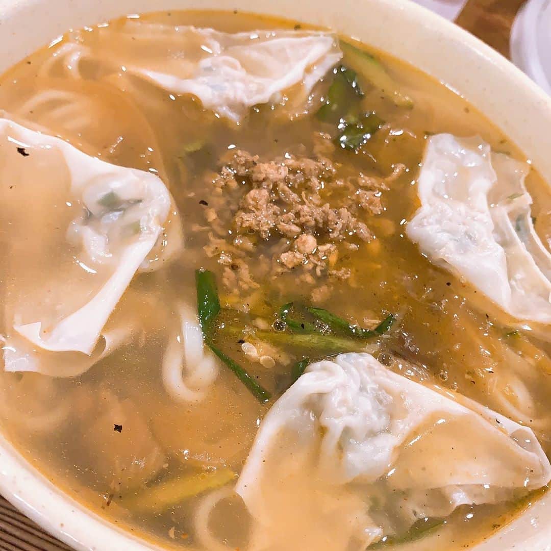 今野ゆいさんのインスタグラム写真 - (今野ゆいInstagram)「二泊三日の韓国旅行✈️ ひたすら食べて買い物して 疲れたらマッサージして の繰り返し。 料理は美味しいものばかりで 東大門にあるサムギョプサル(河南デジチッ) が美味しいよ🍴 今回時間がなくて東大門と南大門しか いけなかったけど、早くまた韓国行きたい ってなっちゃうぐらい楽しかった♡✨ #韓国 #旅行 #카페 #맛집 #여행 #グルメ」7月9日 13時43分 - yui_85_