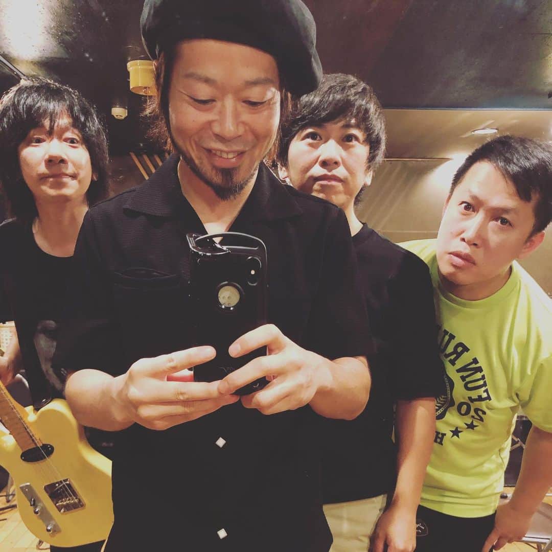 上中丈弥のインスタグラム：「久保さんの顔が気に入らないけども（笑）今日も収録とリハーサルがんばりましょう🎤  #イナ戦 #イナズマ戦隊」
