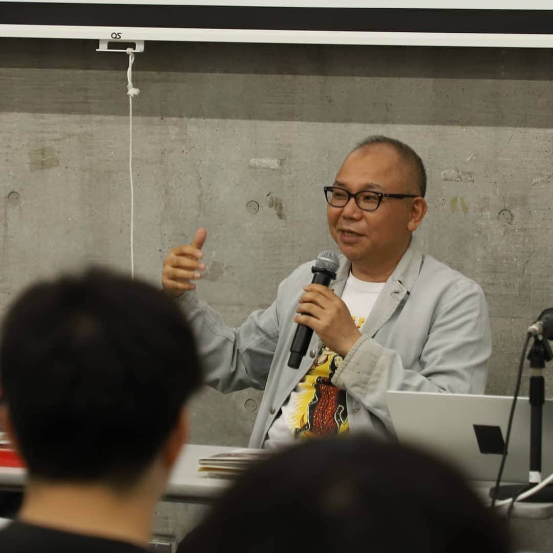 東京造形大学 Tokyo Zokei Universityさんのインスタグラム写真 - (東京造形大学 Tokyo Zokei UniversityInstagram)「_ 映画『ゼロの焦点』や『のぼうの城』など多数の作品で監督を務めてきた犬童一心氏（東京造形大学デザイン学科映像専攻卒業生・現本学客員教授）による、特別講座が開催されました。 ・ 犬童氏が監督として多大な影響を受けたという洋画『ダーティハリー』の緻密な分析結果や、ご自身の作品の演出法などについてご教示いただきました。 ・ #東京造形大学 #アート #デザイン #美術 #美術大学 #大学 #映画 #映像 #tokyozokeiuniversity #art #design #artuniversity #movie #film #movie #picture」7月9日 14時17分 - tokyo_zokei_univ_official