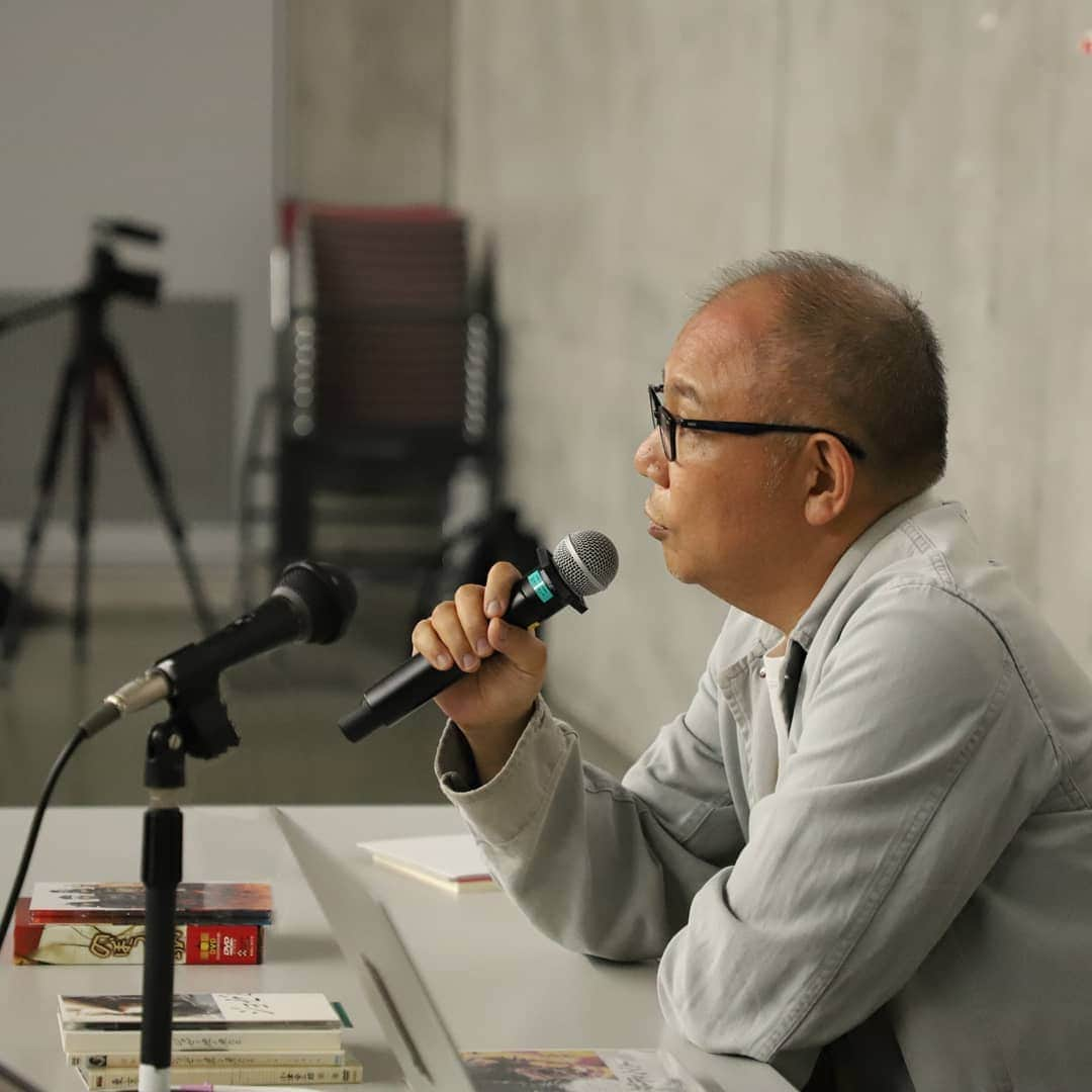 東京造形大学 Tokyo Zokei Universityさんのインスタグラム写真 - (東京造形大学 Tokyo Zokei UniversityInstagram)「_ 映画『ゼロの焦点』や『のぼうの城』など多数の作品で監督を務めてきた犬童一心氏（東京造形大学デザイン学科映像専攻卒業生・現本学客員教授）による、特別講座が開催されました。 ・ 犬童氏が監督として多大な影響を受けたという洋画『ダーティハリー』の緻密な分析結果や、ご自身の作品の演出法などについてご教示いただきました。 ・ #東京造形大学 #アート #デザイン #美術 #美術大学 #大学 #映画 #映像 #tokyozokeiuniversity #art #design #artuniversity #movie #film #movie #picture」7月9日 14時17分 - tokyo_zokei_univ_official