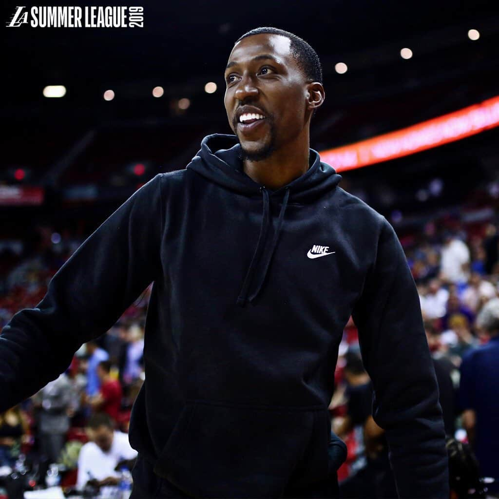 Los Angeles Lakersさんのインスタグラム写真 - (Los Angeles LakersInstagram)「Q & KCP checking out some late-night #LakersSummer 🌴🌃」7月9日 14時24分 - lakers