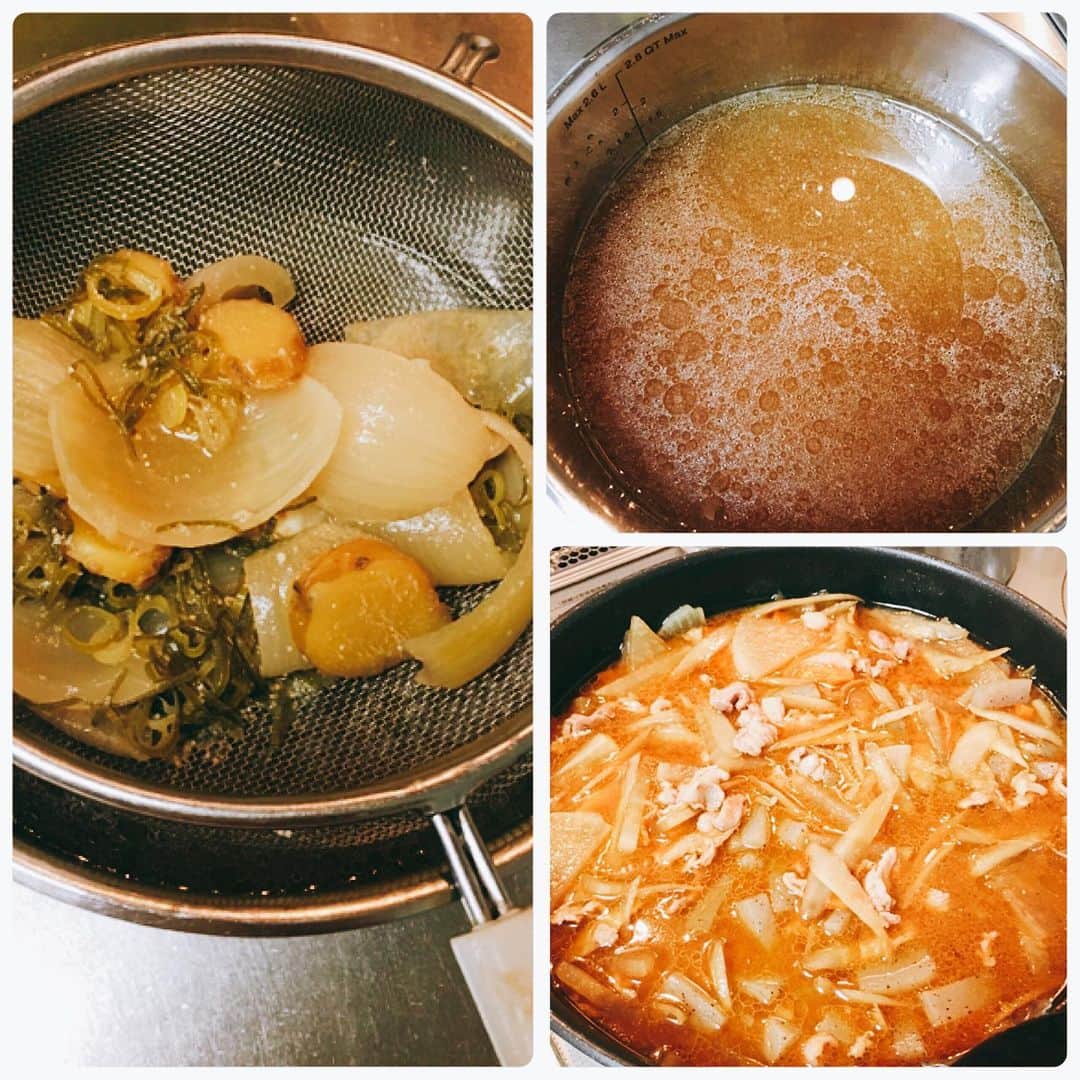 佐藤智美のインスタグラム：「前回のポッサムの煮汁を再利用して「豚汁」を作りマシタよ🐷✨ 豚肉の旨味がいつもより濃厚な気がしますw 弊社社長からいただいた「カマスの棒寿司🍣」とベストマッチ✨ いただきモノでワタシは今日も生きています🙏✨✨(いただきモノ大歓迎〜〜👍💕)」