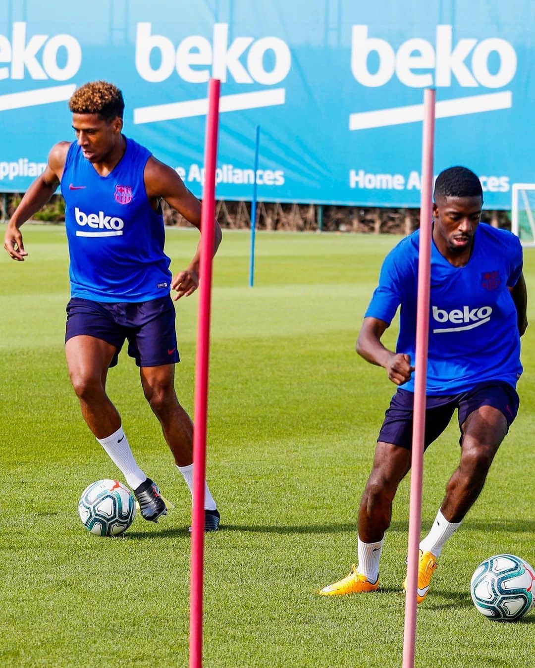 FCバルセロナさんのインスタグラム写真 - (FCバルセロナInstagram)「💪 Back in training 😁 @o.dembele7 & @jctodibo 🇫🇷」7月10日 1時26分 - fcbarcelona