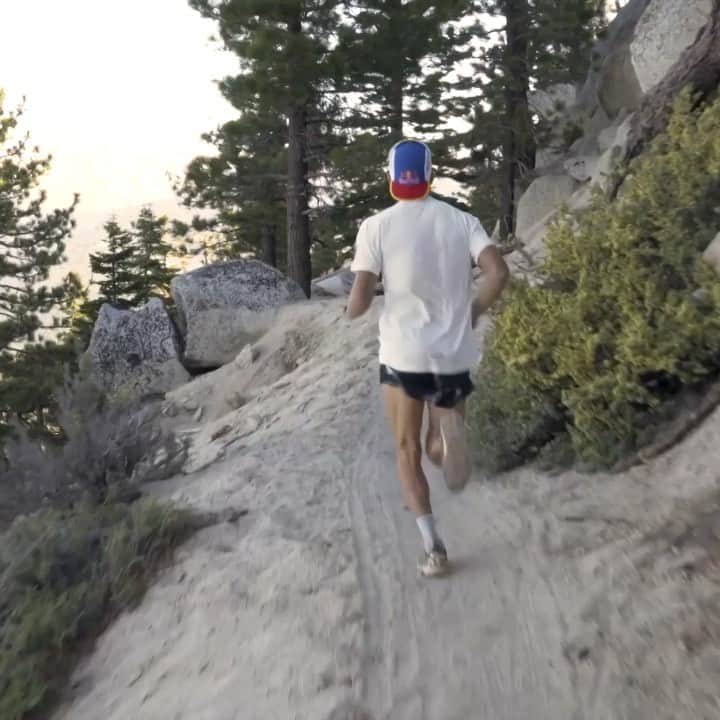 レッドブルのインスタグラム：「💯miles ⏱under 15 hours 🥉3rd place on race debut Ultrarunner @tomevansultra makes his 100 mile race debut setting a new fastest record for non-US citizen at the Western States Endurance Run. 🎥: @maxwilko & @majocalgary #redbull #westernstates100 #crosscountry #running #runplanet」