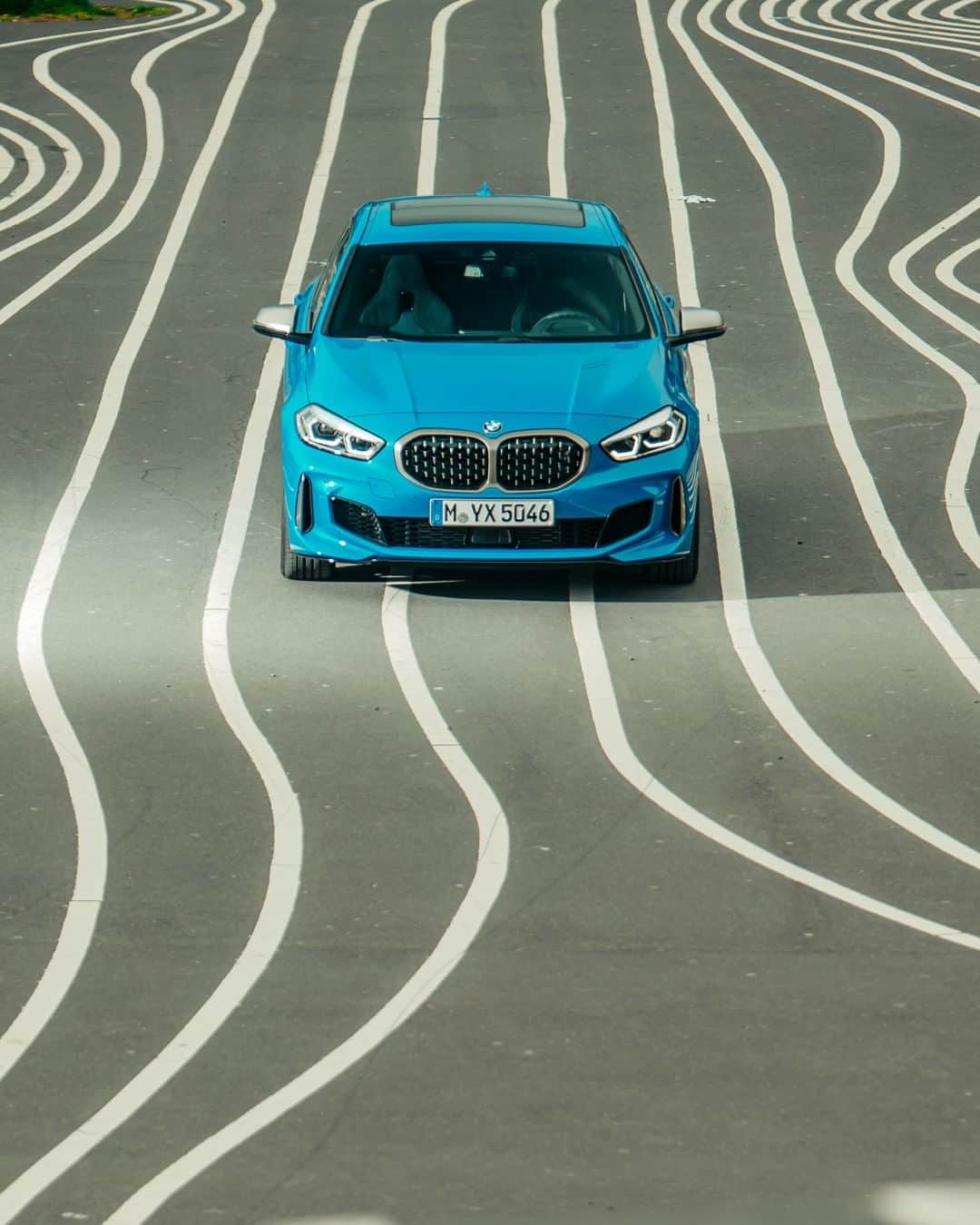 BMWのインスタグラム：「Make the city your court. The all-new BMW 1 Series.  #THE1 #BMW #1Series #citylife __ BMW M135i xDrive 5-door: Fuel consumption in l/100 km (combined): 7.1 - 6.8. CO2 emissions in g/km (combined): 162 - 155. The values of fuel consumptions, CO2 emissions and energy consumptions shown were determined according to the European Regulation (EC) 715/2007 in the version applicable at the time of type approval. The figures refer to a vehicle with basic configuration in Germany and the range shown considers optional equipment and the different size of wheels and tires available on the selected model. The values of the vehicles are already based on the new WLTP regulation and are translated back into NEDC-equivalent values in order to ensure the comparison between the vehicles. [With respect to these vehicles, for vehicle related taxes or other duties based (at least inter alia) on CO2-emissions the CO2 values may differ to the values stated here.] The CO2 efficiency specifications are determined according to Directive 1999/94/EC and the European Regulation in its current version applicable. The values shown are based on the fuel consumption, CO2 values and energy consumptions according to the NEDC cycle for the classification. For further information about the official fuel consumption and the specific CO2 emission of new passenger cars can be taken out of the „handbook of fuel consumption, the CO2 emission and power consumption of new passenger cars“, which is available at all selling points and at https://www.dat.de/angebote/verlagsprodukte/leitfaden-kraftstoffverbrauch.html.」