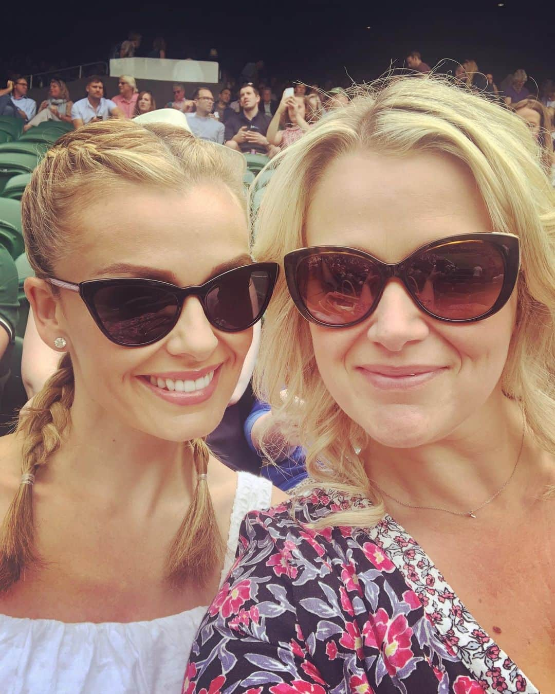 キャサリン・ジェンキンスさんのインスタグラム写真 - (キャサリン・ジェンキンスInstagram)「Sisters day out watching the Ladies Quarter Finals... @wimbledon @laurajenks82」7月10日 0時00分 - katherinejenkinsobe