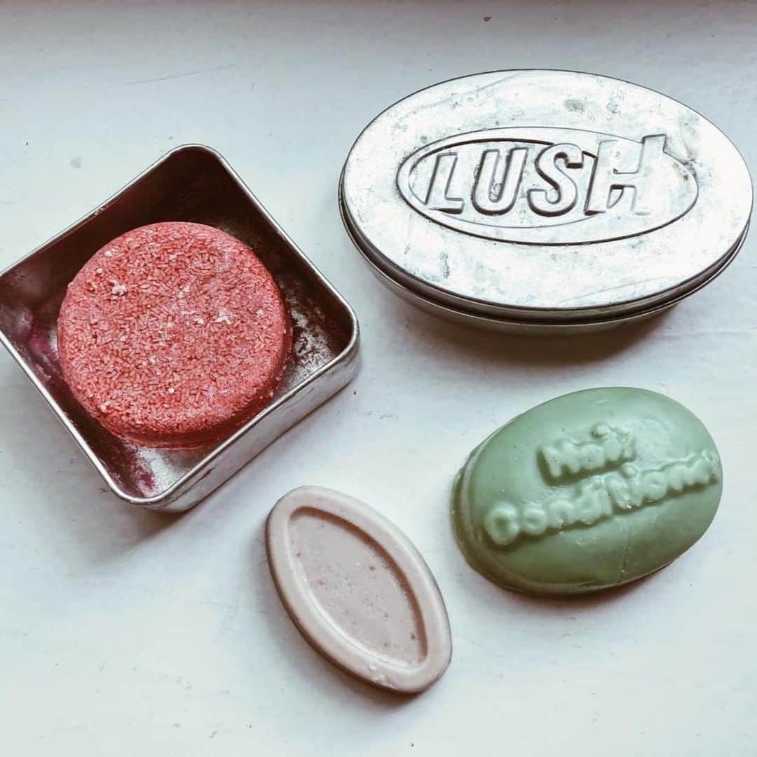 LUSH Cosmeticsさんのインスタグラム写真 - (LUSH CosmeticsInstagram)「Travel essentials. No need to ditch your favorite beauty products at airport security - from serums to shampoos, we have solid, packaging-free alternatives that give you peace of mind from your gate, to your destination and through your entire trip. Tap for details. Where are you travelling to this summer? ✈️🚅 / 📸: @ahoi.nikki⁠ *⁠ *⁠ *⁠ *⁠ *⁠ #zerowaste # #ecofriendly #sustainable #plasticfree #sustainableliving #recycle #vegan #zerowastehome #handmade #gogreen #eco #sustainability #zerowastelifestyle #reuse #green #wastefree #greenliving #environment #bethechange #ethical #wanderlust #instatravel #adventure #travelphotography」7月10日 0時00分 - lushcosmetics