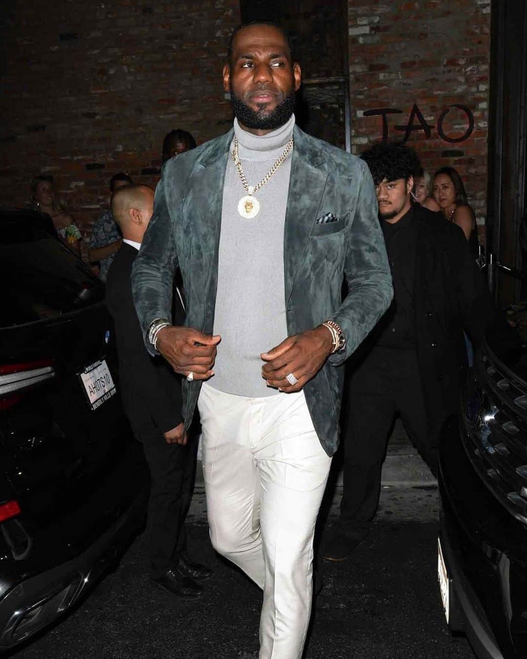 GQさんのインスタグラム写真 - (GQInstagram)「This @kingjames look = the pinnacle of rich guy party fits. See the 10 best dressed men of the week at the link in bio.」7月10日 0時02分 - gq