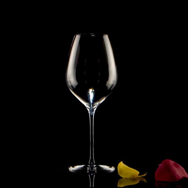 のインスタグラム：「Designing around aromas: going beyond the varietal-specific glass. That’s the essence of our project Senses. The objective is to design professional stem glasses, which respect the uniqueness of a wine. The delight of the aromas, delicate and complex, the perfect balance of the organoleptic perceptions we feel when the first sip of wine reaches our palate… that’s the elegance of a wine, a part of its uniqueness like rose petals. Our professional glasses make possible to fully enjoy the elegance of the wine. Prepare your senses! Cheers!  #italesse #design #glassware #glass #stemware #tableware #tasting #wine #winelife #winetime #winelover #winetasting #winegram #instawine #italessesenses #senses #aromas #elegance #memories #emotions #terroir #masterclass #etoile #uniqueness #designingaroundaromas #beyondthevarietalspecificglass #cheers」