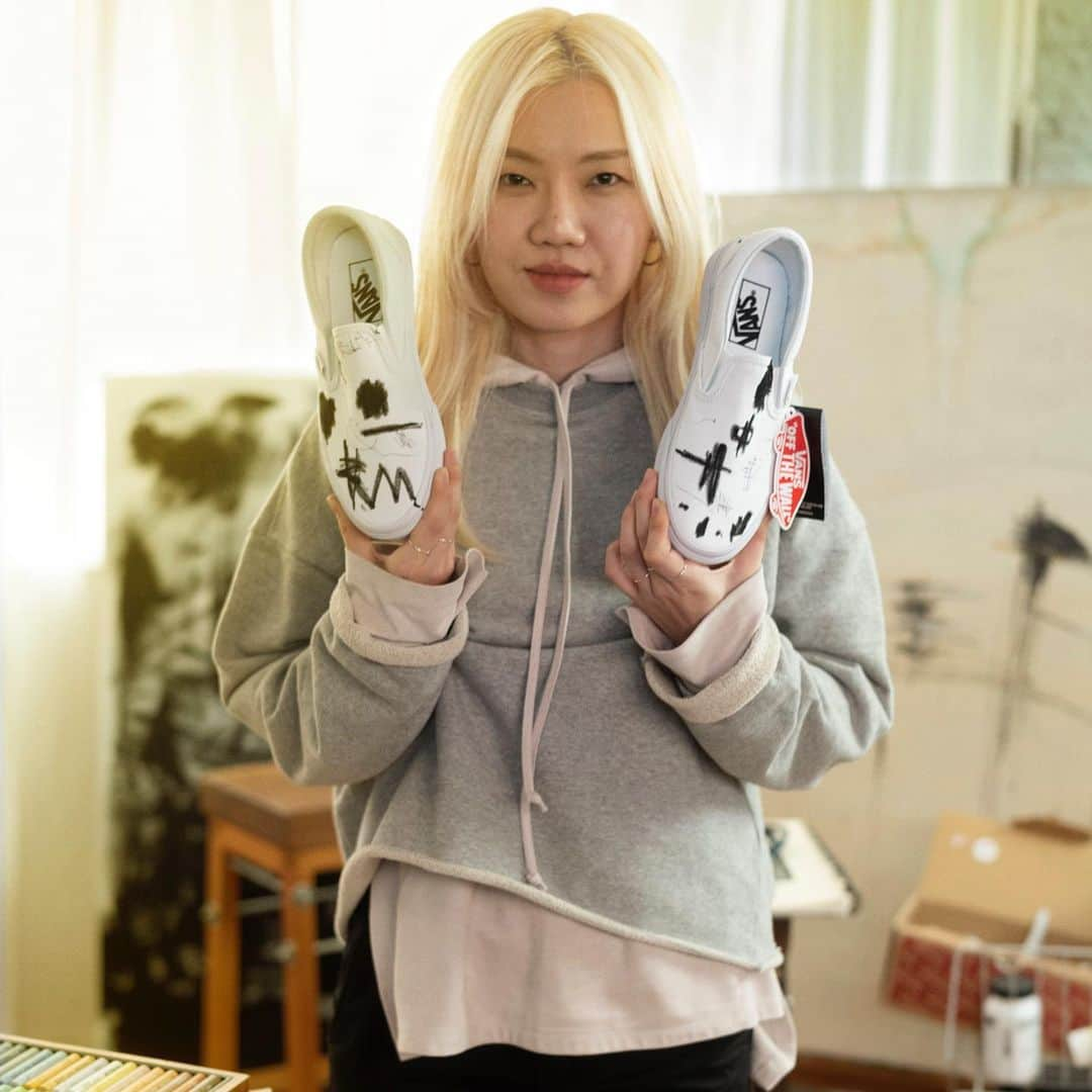 vansさんのインスタグラム写真 - (vansInstagram)「Are you a collector or a customizer? Join Vans Family for a chance to win a trip to @HouseOfVans Chicago and display your collection at a Waffleheads event. Head to vans.com/family now for more info.」7月10日 0時32分 - vans