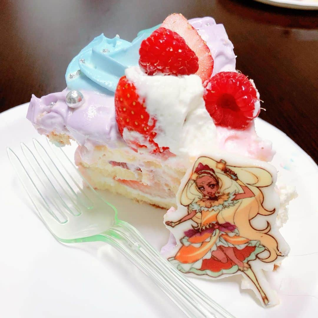 安野希世乃さんのインスタグラム写真 - (安野希世乃Instagram)「🎂 お誕生日ケーキいっぱい。 プリキュアのアフレコで、お誕生日の近い小原好美ちゃんと一緒に祝ってもらい。 ふわバナ@FMヨコハマさんで、収録中にサプライズで祝ってもらい。 今日もオペラを頂き…オペラ好きなの🍫☺️ トップのコーティングがツヤツヤでたまらないよね✨ 祝ってくださった皆様ありがとうございます‼️ ご馳走様でした💓 #誕生日  #birthday #birthdaycake」7月10日 0時25分 - kiyonon_at_home