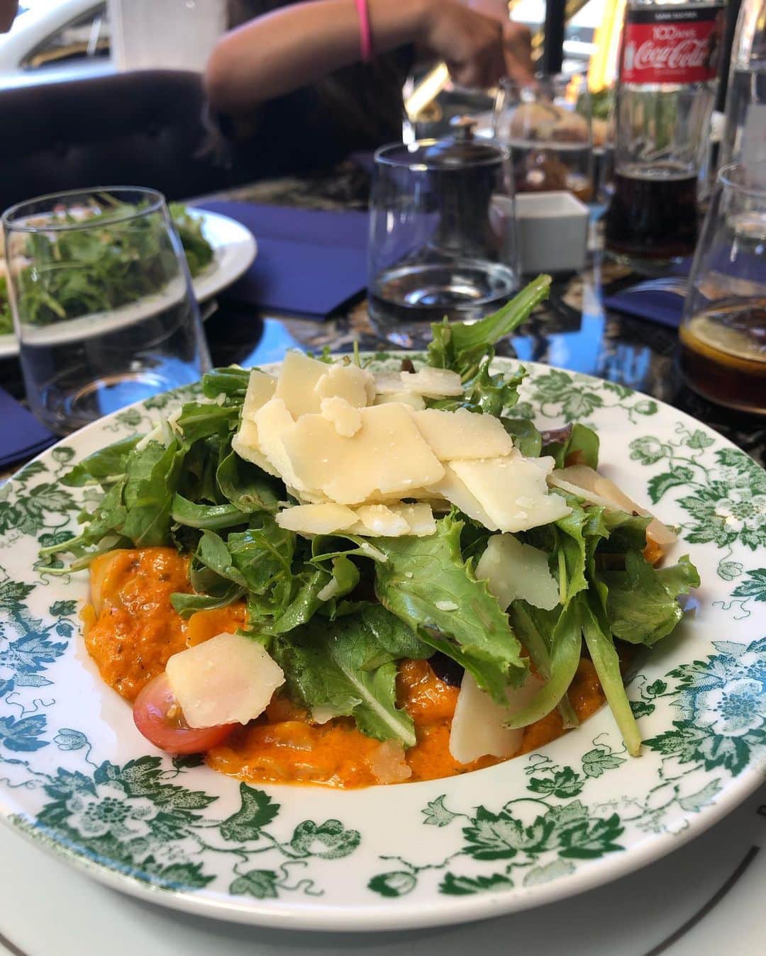吉原珠央さんのインスタグラム写真 - (吉原珠央Instagram)「Lunch♫  #たくさんのカフェやレストラン #パリにはありますが #いつも迷う^_^ #こちらはとても美味しくて #雰囲気も良かったです #美味しいものを頂くと #嬉しくて #贅沢な気分にさせてもらえる^_^ #そろそろ和食が恋しくもあり #paris」7月10日 0時41分 - tamaoyoshihara