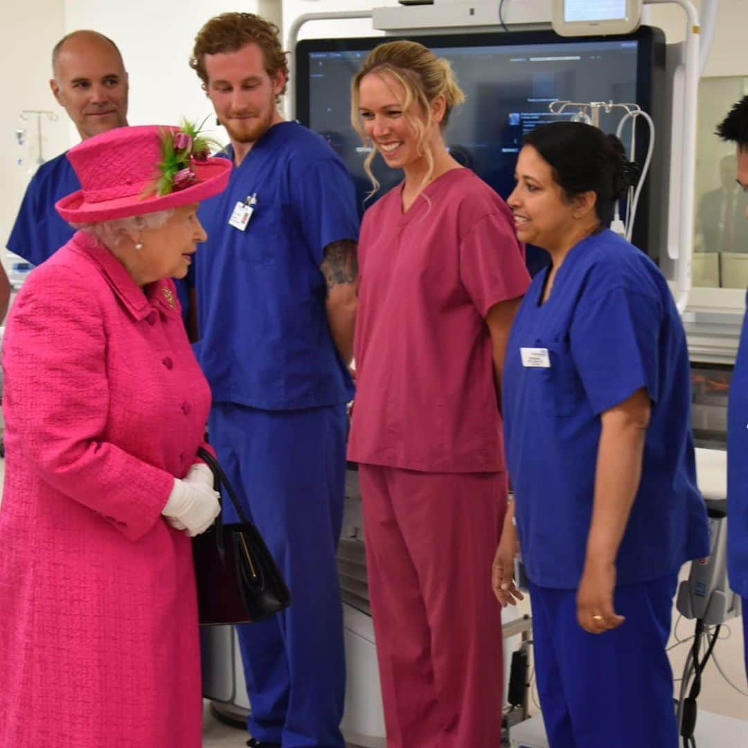 ロイヤル・ファミリーさんのインスタグラム写真 - (ロイヤル・ファミリーInstagram)「Today The Queen visited Cambridge on a day of engagements including to visit The National Institute of Agricultural Botany, The Royal Papworth Hospital and Queens’ College, Cambridge. #RoyalVisitCambridge  In the morning The Queen helped The NIAB to celebrate its 100th anniversary.  NIAB is one of Britain’s oldest, and fastest growing, crop science research centres.  Her Majesty learned about the work The NIAB does, saw visitor books which had been signed by King George V and Queen Mary, and The Duke of Cambridge.  In the afternoon, Her Majesty visited The Royal Papworth Hospital where she was joined by The Duchess of Gloucester, who is Patron of the hospital.  Her Majesty met transplant patients, consultants and visited the new hospital which has been built and will include 300 new beds for patients.  At Queens’ College Cambridge The Queen met staff and graduates, as Patroness of the college.」7月10日 0時34分 - theroyalfamily