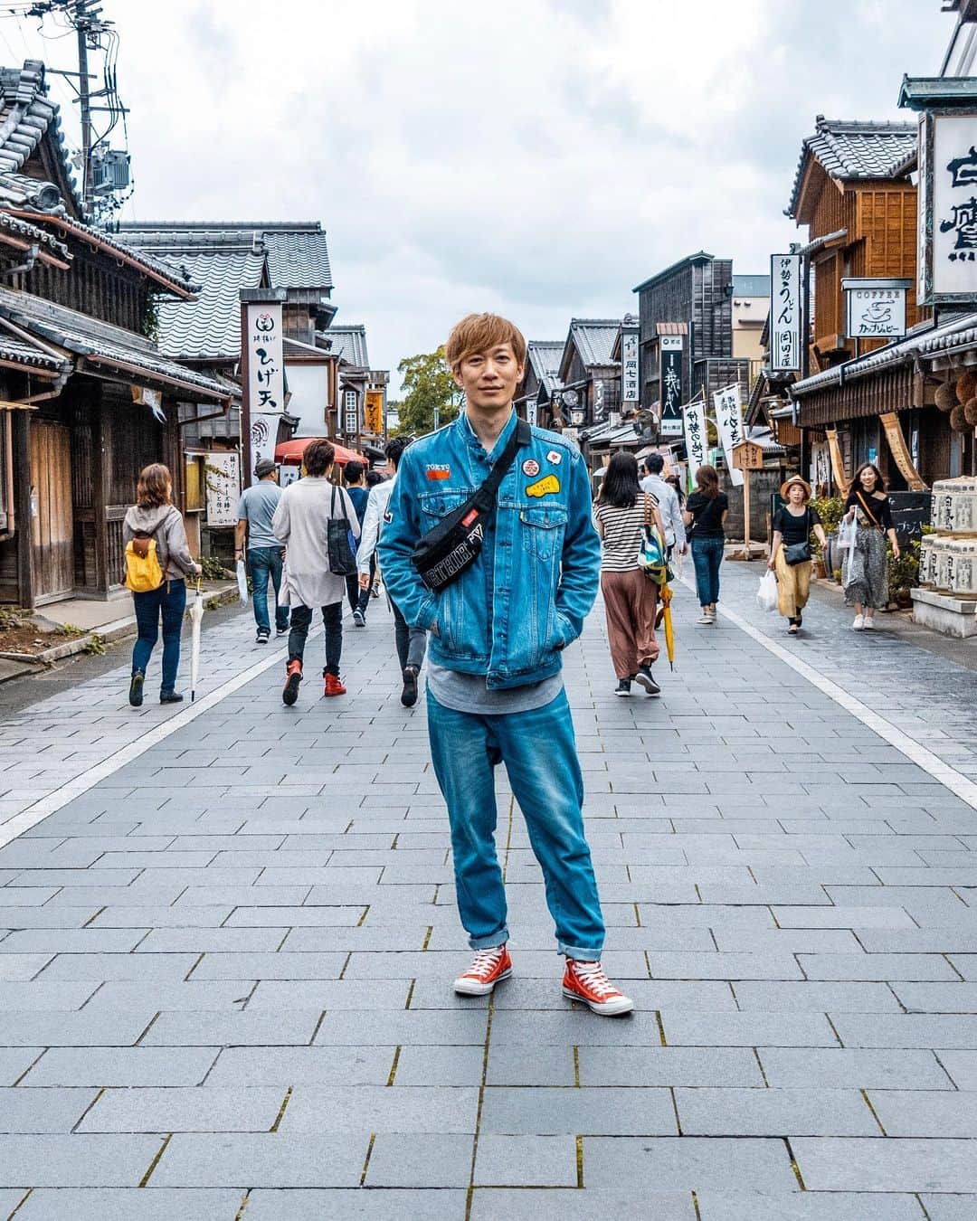 DJ U-ICHIのインスタグラム：「#rainyday  寒い日が続きますね。 基本夏も空調に弱く。 直の風にも弱く。 冷夏になるの？ #trip #お伊勢さんショット 雨濡れて髪もペタペタ。 服も濡れた。 #恵みの雨 文ちゃんと祈願に。 . . . . . . _________________________________ #dj #djlife #djworks #music #tokyo #nagoya #osaka #japan #tokyocameraclub  #home #streetphotography #sonya7riii  #portraitvision #portraitfestival  #portraitpage #portraitmood #moodyportraits #ourportraitsdays #lifeportraits _________________________________ 📷 by 文一」