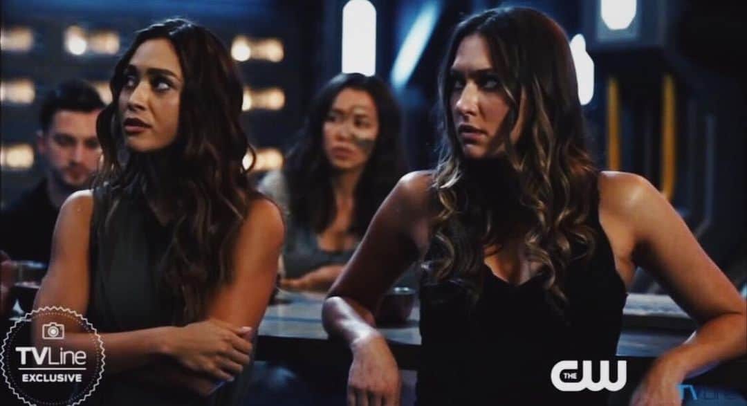 リンジー・モーガンのインスタグラム：「@tasyateles & I communicate telepathically...😏💭 CAPTION THIS . . . New Episode of THE100 tonight!!!!」