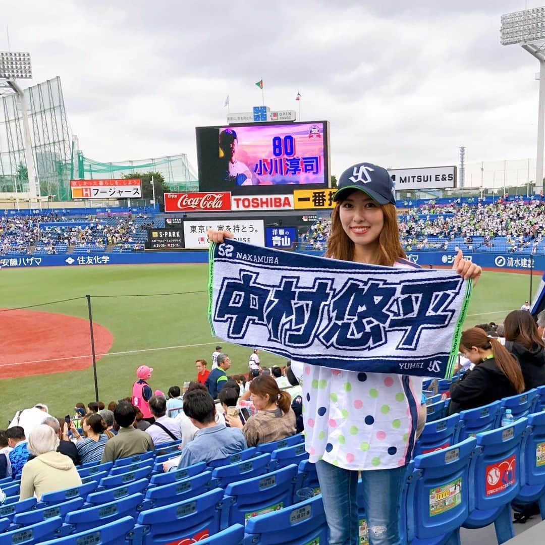 橘ゆりかさんのインスタグラム写真 - (橘ゆりかInstagram)「今度は #すわほー できますように⚾️☂️﻿ ﻿ DeNA 9-4 ヤクルト﻿ ﻿ 7月ってけっこう寒いんだね。。。﻿ トルクーヤとハイタッチできてうれしかった！  神宮のカレーがおいしかった♡ ﻿ ﻿ ﻿  #swallows #ヤクルトスワローズ #神宮球場 #野球観戦 #東京ヤクルトスワローズ #中村悠平 選手タオル #スワローズ #つば九郎 #橘ゆりか #ヤクルト #ユニフォーム女子 #avex #avexmanagement #baseballcap #baseball #tokyoyakultswallows」7月10日 0時39分 - yuricalcal