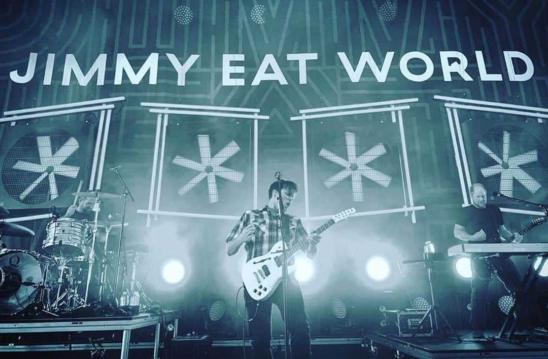 Jimmy Eat Worldさんのインスタグラム写真 - (Jimmy Eat WorldInstagram)「Thank you Boston! Last night was awesome. Looking forward to rocking Connecticut tonight! LFG. 📸: @joeyxcahill」7月10日 0時50分 - jimmyeatworld