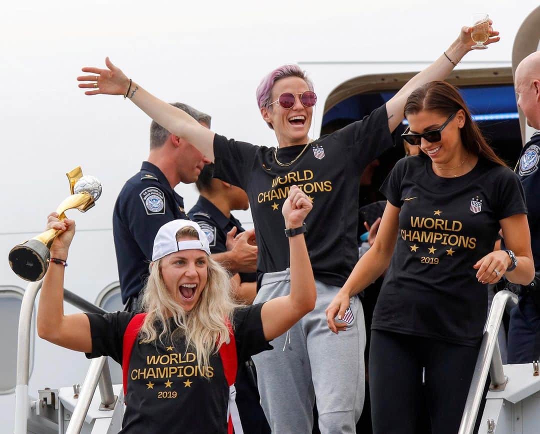 NBC Newsさんのインスタグラム写真 - (NBC NewsInstagram)「#USWNT soccer players #JulieErtz, Megan #Rapinoe and #AlexMorgan hold the trophy for the #FIFA Women’s #WorldCup as they arrive at #Newark Airport. . 📷 Eduardo Munoz / @reuters」7月10日 0時45分 - nbcnews