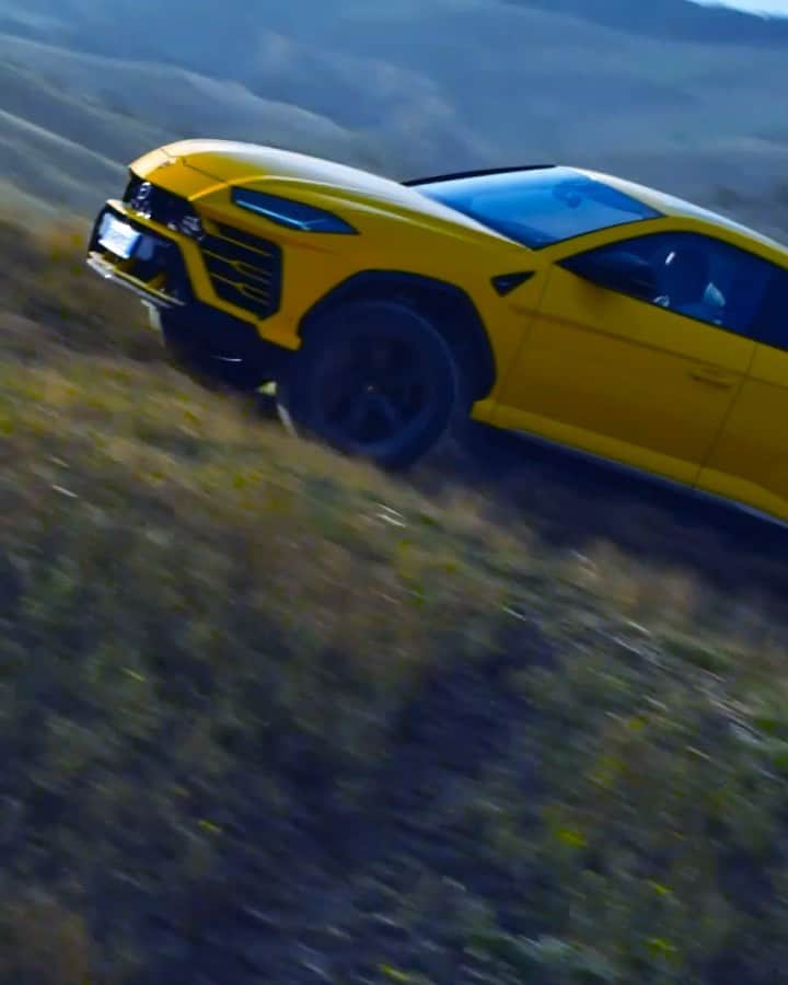 ランボルギーニのインスタグラム：「Our power makes every color alive.  #Lamborghini #Urus #LamborghiniPaintShop #CreatedToCreate #SinceWeMadeItPossible」