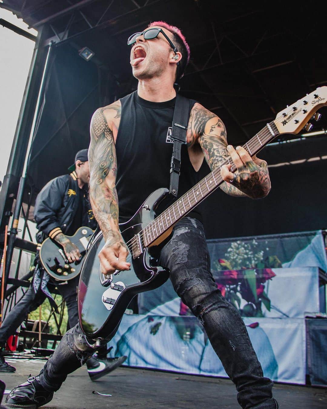 ニック・マーティンのインスタグラム：「I have a question: What’s your favorite Sirens song & why? // 📸: @jamarybobe #sleepingwithsirens #sws #tuesday」