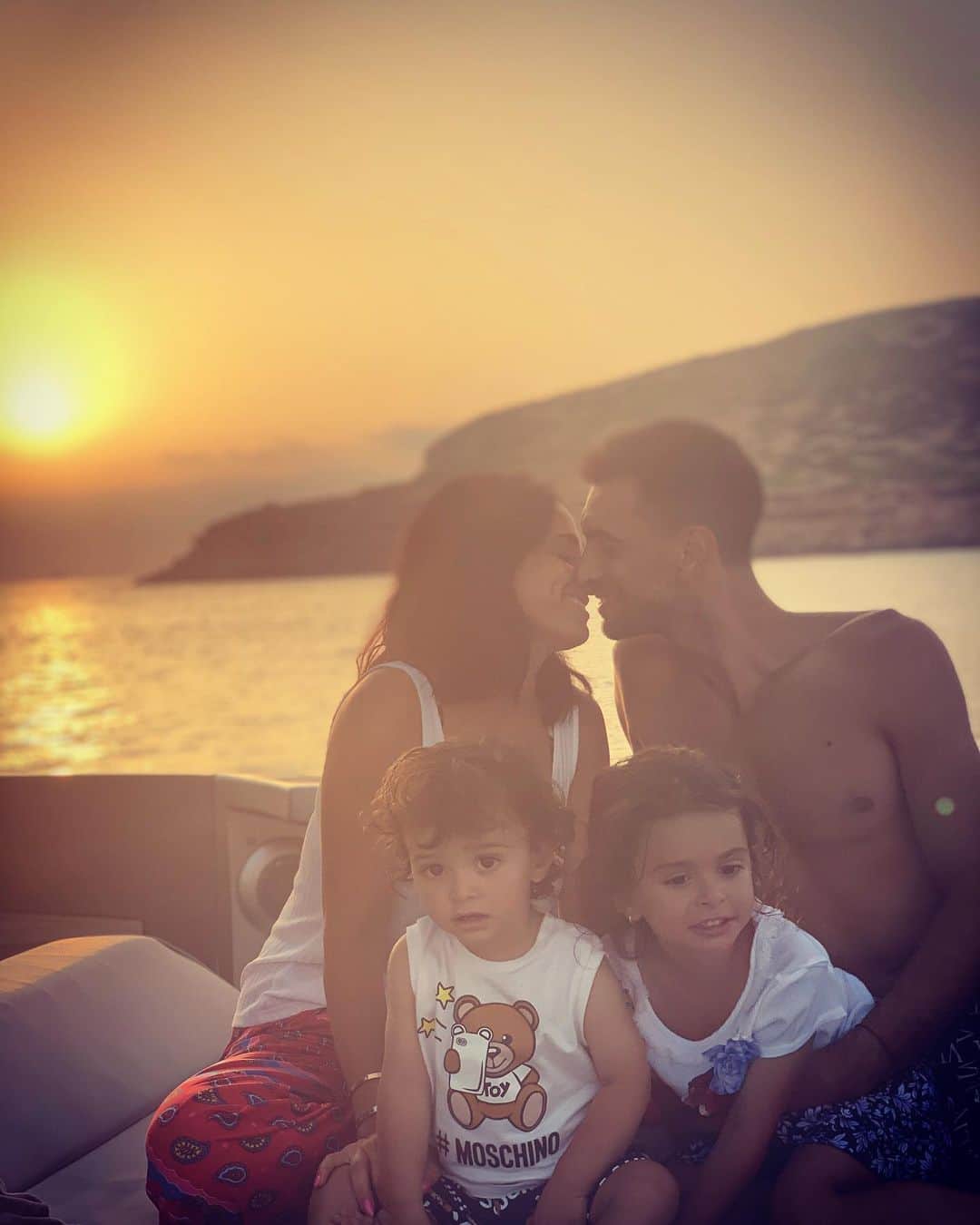 ハビエル・パストーレのインスタグラム：「Siempre juntos !! ❤️ X 4」