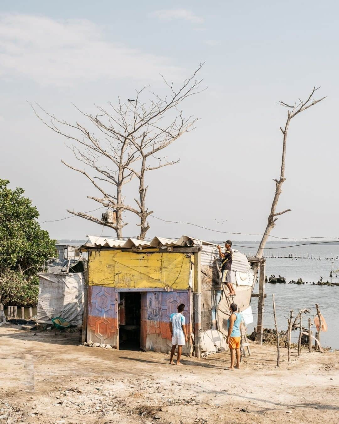 National Geographic Travelさんのインスタグラム写真 - (National Geographic TravelInstagram)「Photo by @kevinfaingnaert | Writer Gabriel García Márquez’s brand of magical realism was inspired partly by Ciénaga, a town in the department of Magdalena, Colombia. Located on the Caribbean Sea near the Sierra Nevada de Santa Marta, Ciénaga is notable for the divers.」7月10日 1時00分 - natgeotravel