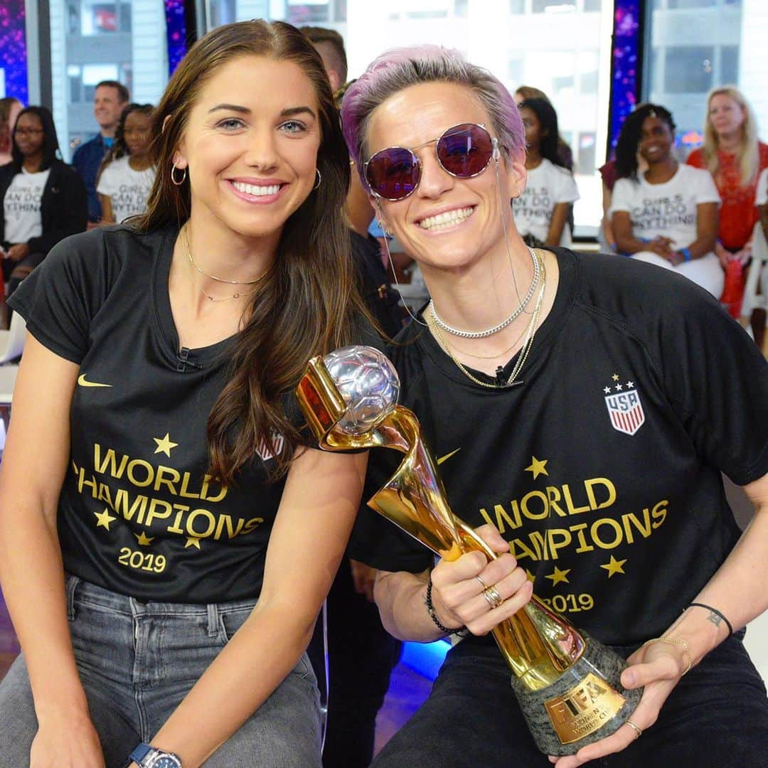 Good Morning Americaさんのインスタグラム写真 - (Good Morning AmericaInstagram)「We couldn’t choose just one photo of @mrapinoe and @alexmorgan13 so we decided to post them all! #USWNT (📸: @paulalobo / ABC)」7月10日 1時15分 - goodmorningamerica
