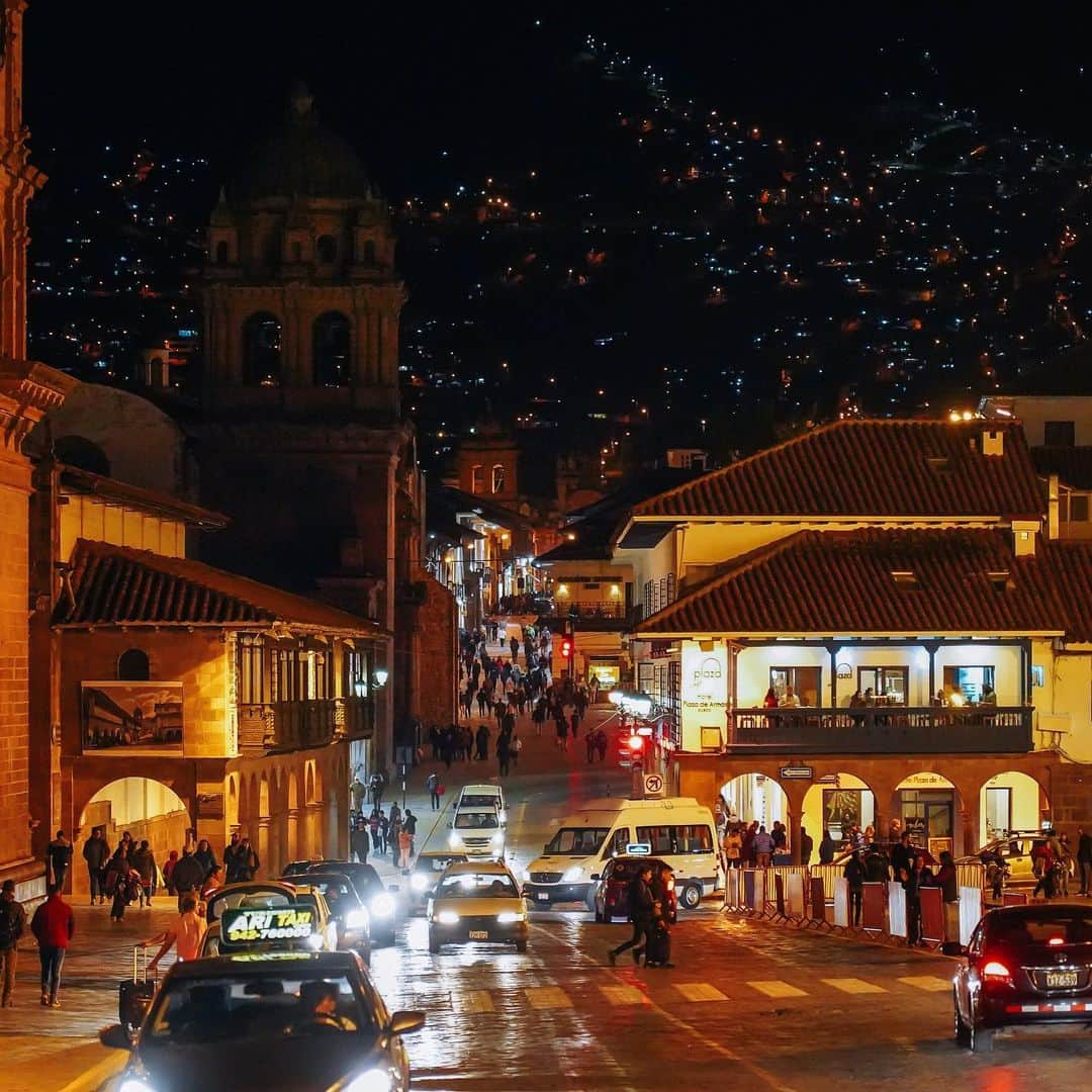 李翔さんのインスタグラム写真 - (李翔Instagram)「庫斯科城也很迷人 記得那時候除了對高海拔不適應以外，到現在還是心心念念那邊。 白天可以登高看城 晚上在市中心往外看 像被銀河包圍起來 - 「#秘魯映像」 中南美洲旅遊攝影座談 時間：7/13（六） 早場：10:00～12:30 - 由我跟 @imp.jamie 先發，這次我跟學姐在線上，列出自己對彼此的疑問🤔️，進而敘述自己對這趟旅程有何體會，完全即興演出，萬一跳舞起來也不用意外😂，不嫌棄的話，過來玩 我們7/13早上見🙏🏻 - 下午場也有 @dingdong161  @taitai.live.wild  @towatai23  不知道會出什麼奇招 我一定會去看😂 報名網址在帳號首頁 限動同步提供 - #weekendmood #bbctravel #natgeo #discoverearth #stayandwander #natgeoyourshot #yourshotphotographer #newyorktimes #traveladventures #lovetheworld #ilovetravel #natgeotravel #夏 #日常 #gothere #summer #culturetrip #yourshot #BeAlpha #mylpguide #lonelyplanet  #祕魯映像 #SonyA7M3 #peru #sel24105g  @sonytaiwan @sonyalpha」7月10日 1時10分 - rookie030