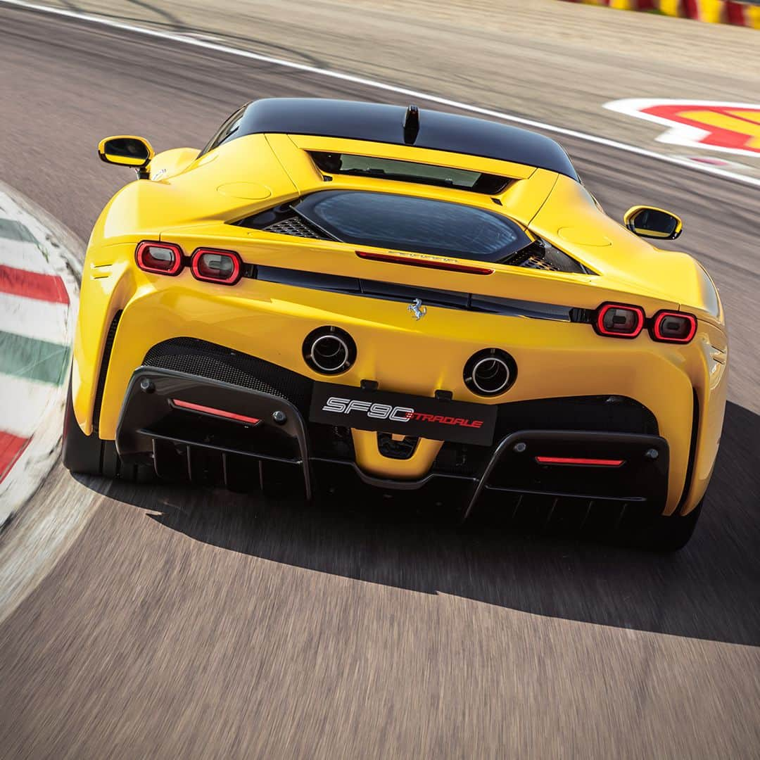 フェラーリさんのインスタグラム写真 - (フェラーリInstagram)「#FerrariSF90Stradale: the new series-production supercar is built to encapsulate the rush of Formula-1 both on and off the track. Its V8 hybrid engine guarantees maximum power and a supreme experience. #Ferrari #CarsWithoutLimits」7月10日 1時24分 - ferrari