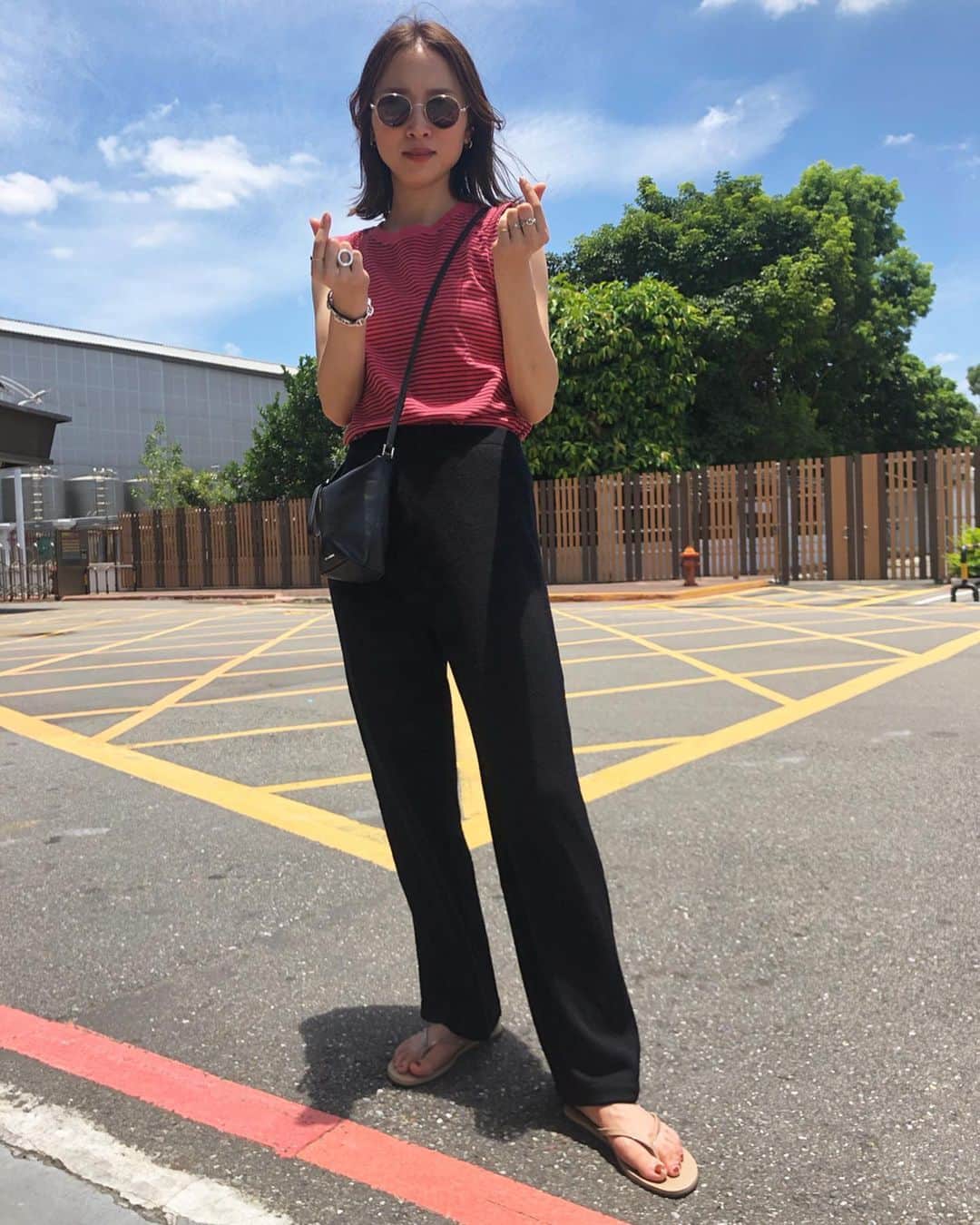 野尻美穂のインスタグラム：「楽しかった台湾！またくるね！ #初めての指ハート🥺 #mihonano #明太子カラー #台北 パンツはよく履いてる古着！」