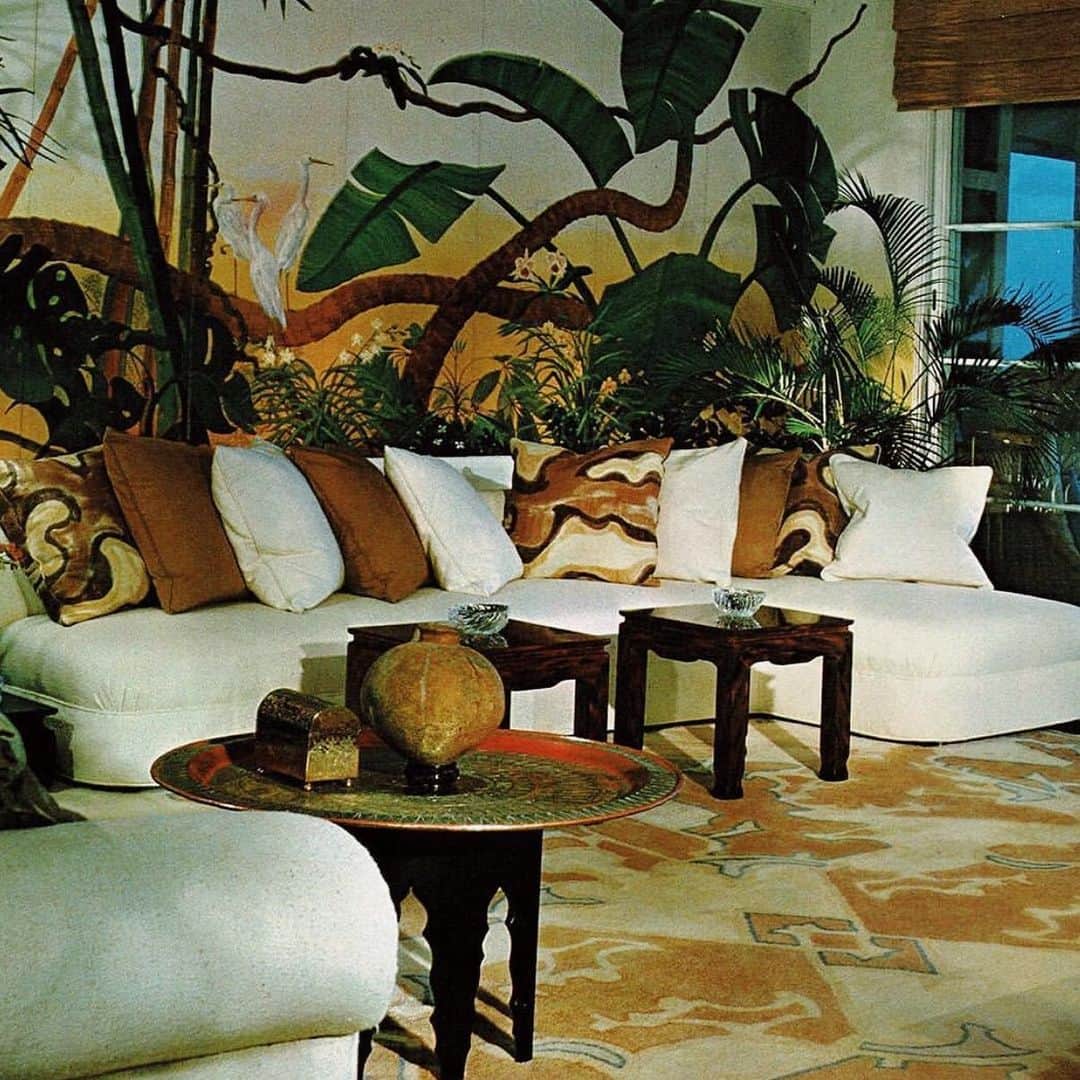 Meganさんのインスタグラム写真 - (MeganInstagram)「Tropical mural by Josef Baier in a Hawaiian home 🌿 via @architectural_indigestion  #josefbaier #hawaii #interiordesign #mural #tropical」7月9日 16時57分 - zanzan_domus