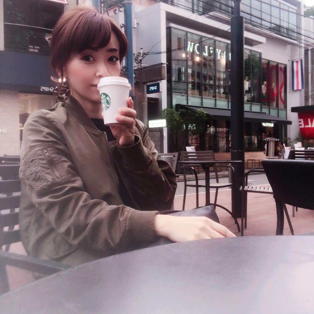 岡部玲子さんのインスタグラム写真 - (岡部玲子Instagram)「今日はホット☕️ 夜ご飯どうしましょ？？？ #岡部玲子 #子育て #主婦 #アラフォーママ #タレント #レポーター #39歳 #涼しい #肌寒い #長袖 #上着 #スターバックス #スターバックスラテ #スタバ #東京 #吉祥寺 #寒そうな顔 #晩ご飯悩む #mama #talent #reporter #instagood #f4f #starbucks #tokyo #japan #kichijoji #happytime #smile」7月9日 16時52分 - reiko_okabe