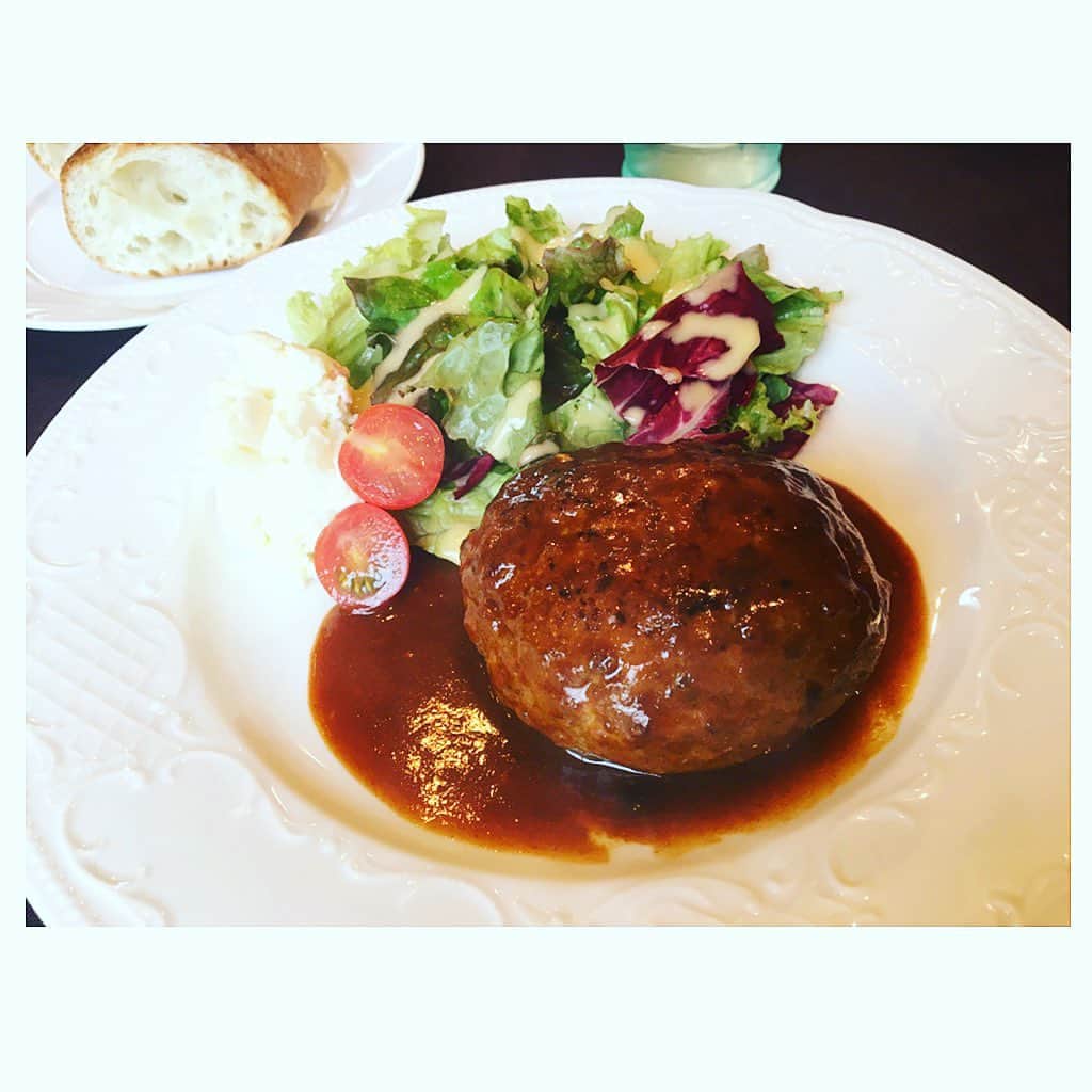 七瀬遥さんのインスタグラム写真 - (七瀬遥Instagram)「ハンバーグ😋🍽 美味しかった💕  #ハンバーグ#ビストロ#ランチ#美味しい#humberg #lunch#delicious#good#happy#smile#tokyo#japan」7月9日 16時54分 - haruka_mh