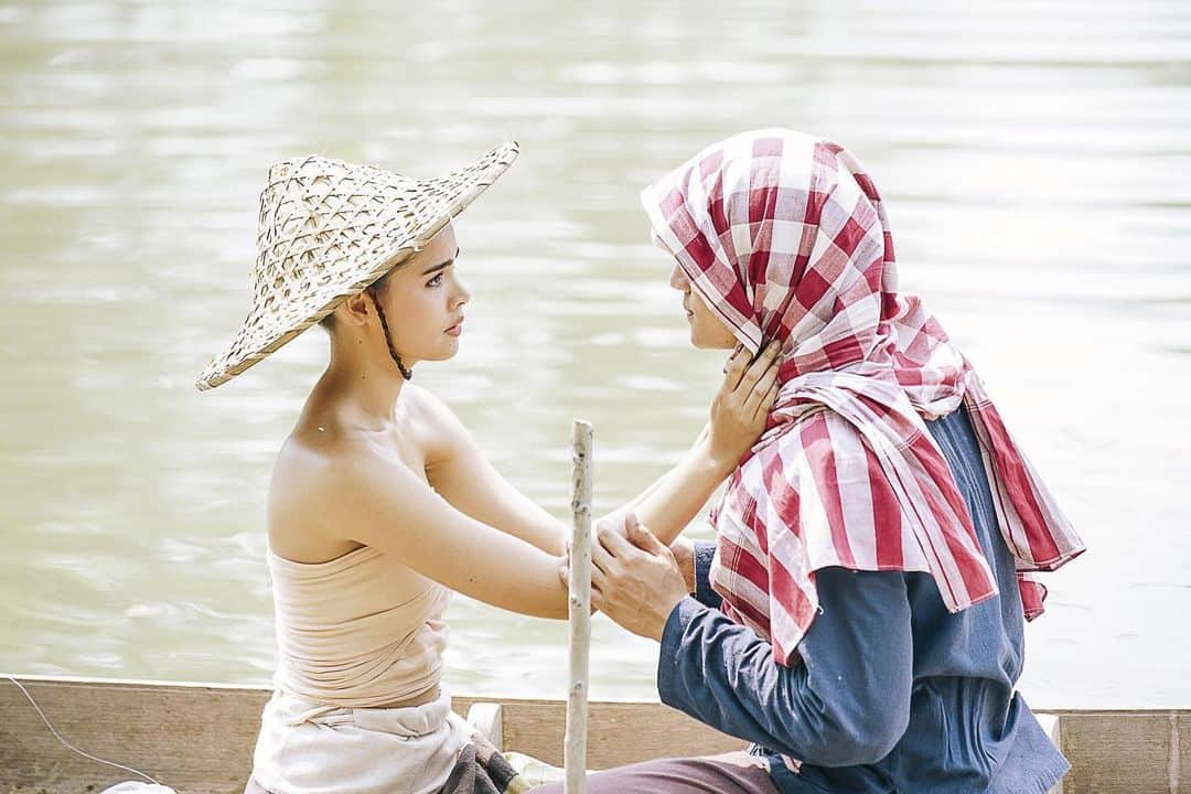 ウッラサヤー・セパーバンさんのインスタグラム写真 - (ウッラサヤー・セパーバンInstagram)「คืนนี้หนีกันเถอะคะ 🛶 #คนนี้กาสะลอง #กลิ่นกาสะลอง #กลิ่นกาสะลองep10 📷 @anyama」7月9日 17時12分 - urassayas