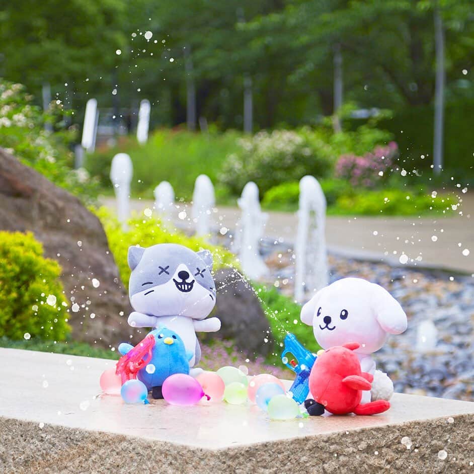 のインスタグラム：「つめたーい！！きもちいいーー！ #みんなで水遊び #水鉄砲バトル #負けないぞ」