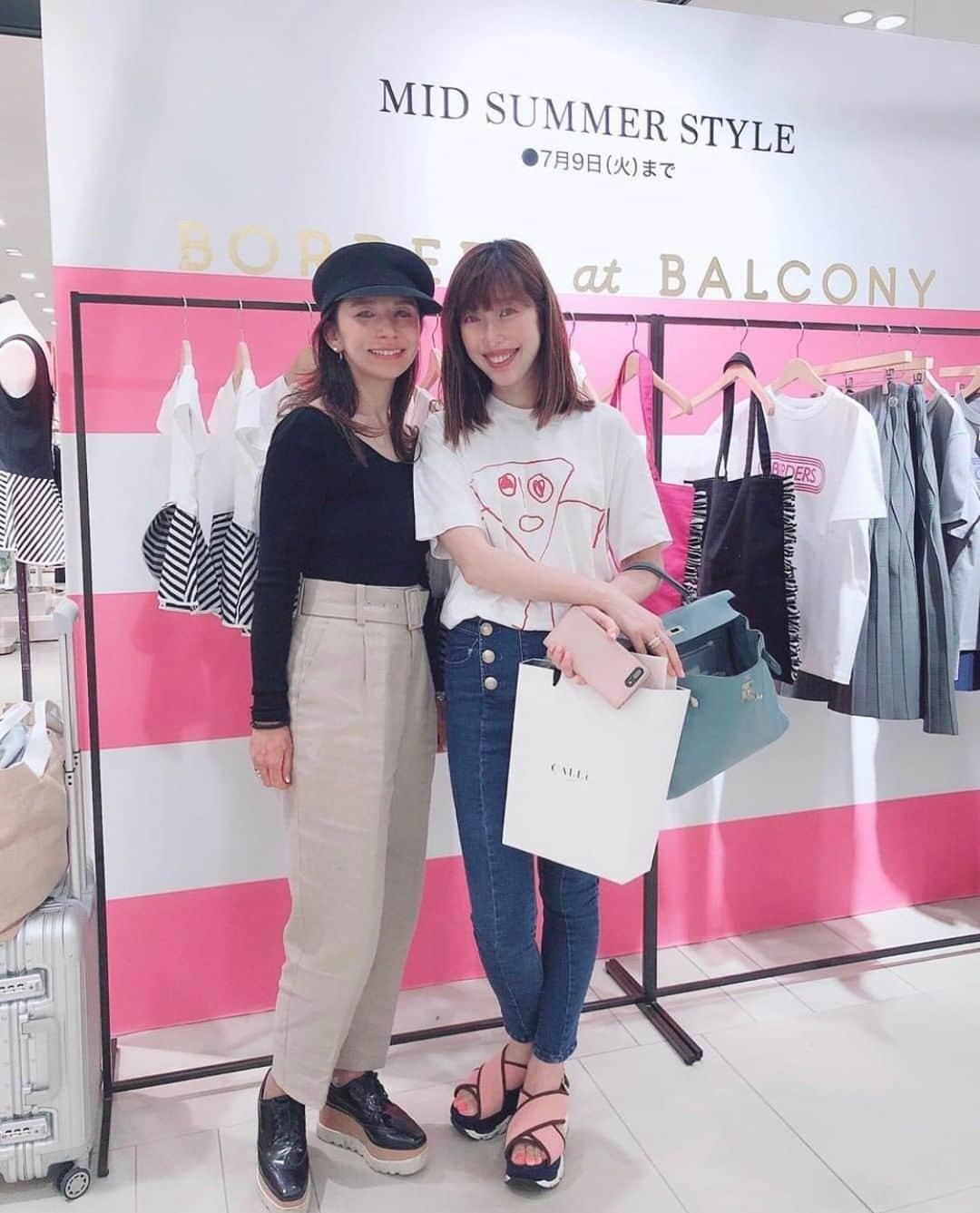 BORDERS at BALCONYのインスタグラム：「@canako_nishimura さん、ご来店ありがとうございました＾＾‼ いよいよ本日が TEE COLLECTION POP UP STORE　の #最終日 です！  @hankyu_contemporary の営業時間は夜20:00までですので、皆様、急いで下さい‼⁠」