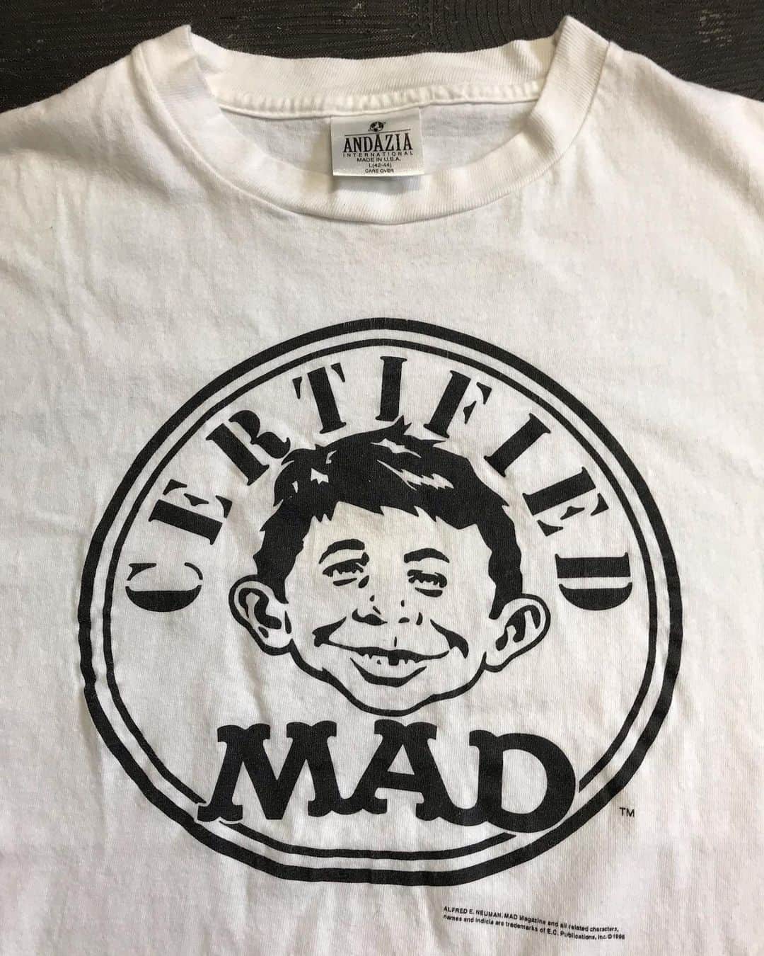 のインスタグラム：「［ #jammru_tee ］ 1996's MAD magazine . WEB SHOPにも入荷しています。 jammru.com 是非ご覧下さい。 . . #jammru #fashion  #streetstyle #streetfashion  #vtg  #vintage  #used  #usedclothing #70s #80s #90s #古着 #古着屋 #ファッション #vintagetshirt  #vintageshirt #vintagetee #tshirt #tee #madmagazine  #alfredeneuman」