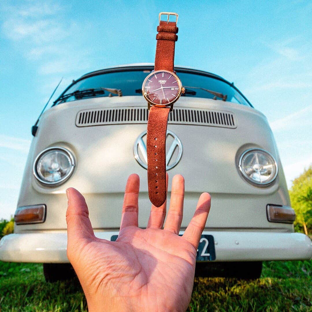 Henry London Official page of Britishさんのインスタグラム写真 - (Henry London Official page of BritishInstagram)「Time for an adventure? Our berry Regency worn by @wildwithchris . . .  #regency #suede #suedestrap #aubergine #classicwatch #vw #henrylondon #henrywatches #menswatches #london #britishdesign #britishbrand #vintage #heritage #wristwatchcheck」7月9日 18時01分 - henrywatches