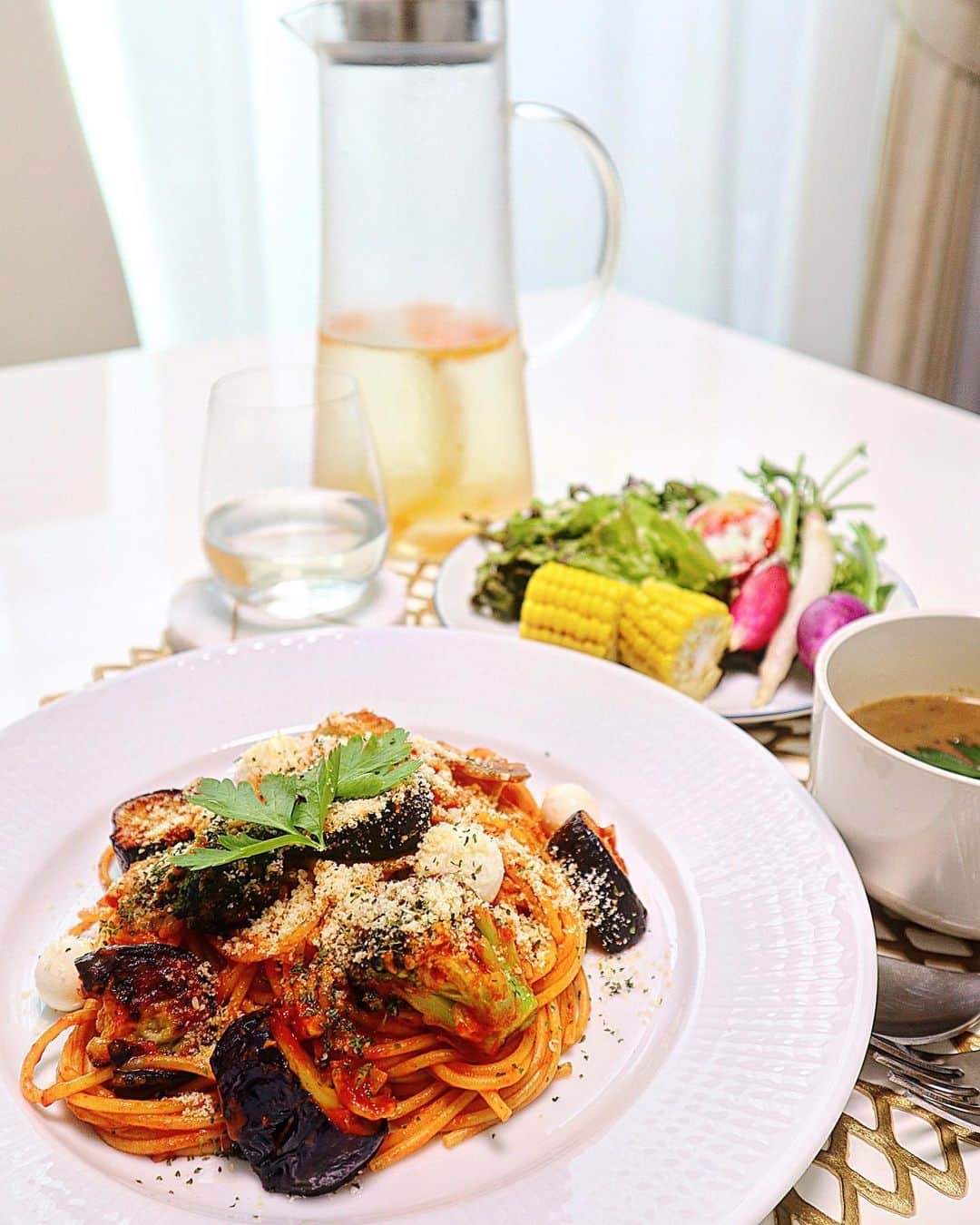 吉田理紗さんのインスタグラム写真 - (吉田理紗Instagram)「ナスとブロッコリーのトマトパスタ🍅  パスタのソースもスープもブロッコリーも、  実は手抜き〜😚💞 それでもしっかり美味しい トップバリュ グリーンアイの  オーガニックシリーズに感謝です。  料理の気分じゃないときでも、こういうお助け食材があると段々楽しくなってきて得した気分🤭💞 使った食材は2枚目をみてね🌙  #トマトパスタ #トマトパスタソース #おうちパスタ #おうちパスタ部 #夫婦ごはん #2人ごはん #週末ランチ #おうちランチ #夏野菜 #スパゲッティ #パスタ #オーガニック #パスタソース #トップバリュグリーンアイ #グリーンアイPR #myhappygreen @topvaluofficial」7月9日 18時01分 - yoshirisaa
