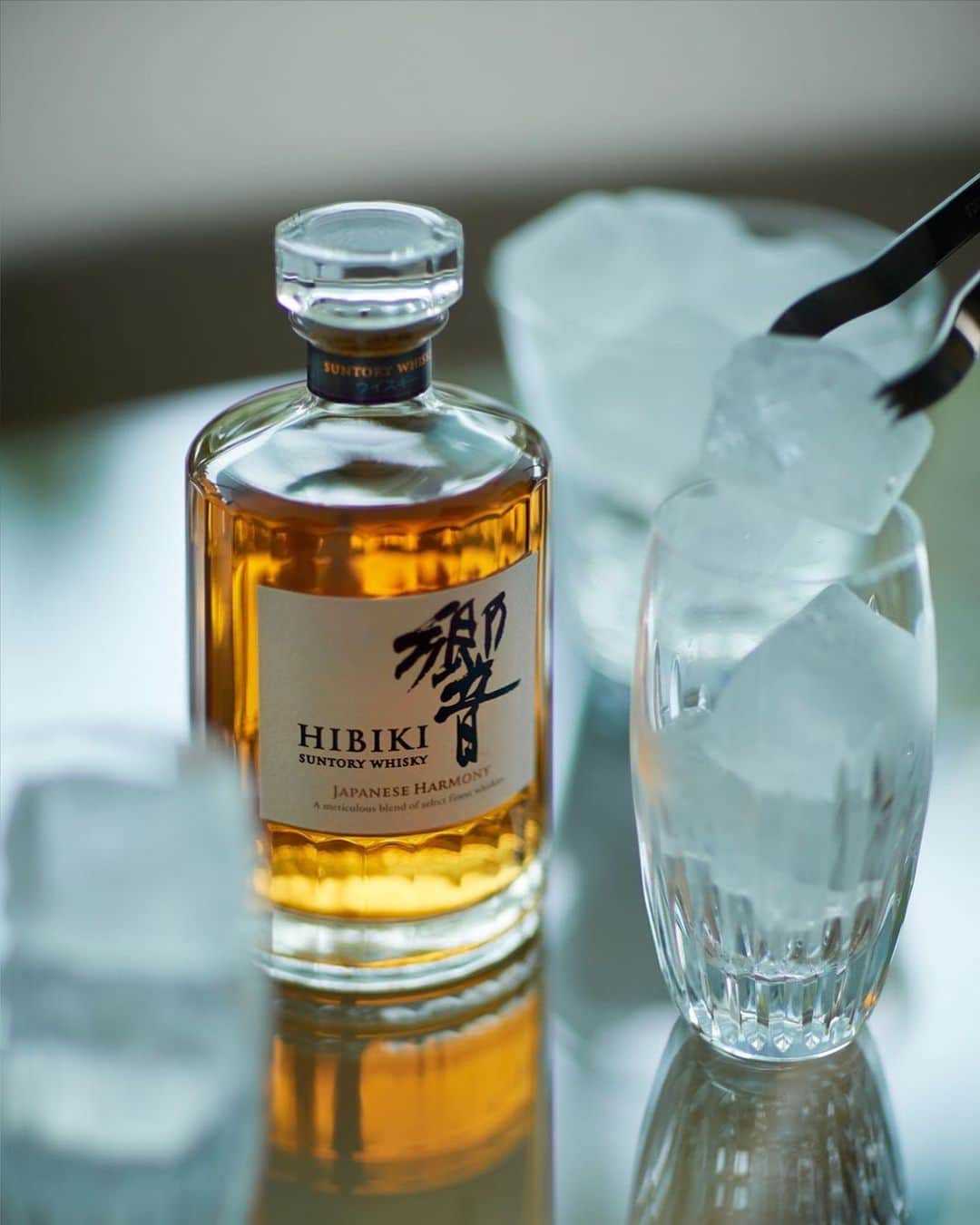 響 | SUNTORY WHISKY HIBIKIさんのインスタグラム写真 - (響 | SUNTORY WHISKY HIBIKIInstagram)「. HIBIKI TIME 硬く締まった氷をたっぷり詰めて Fill a glass will cold ice cubes.  #響 #hibiki #二十四節気 #小暑 #夏 #響時間 #hibiki_time #hibikitime #suntorytime」7月9日 18時02分 - suntorywhisky_hibiki