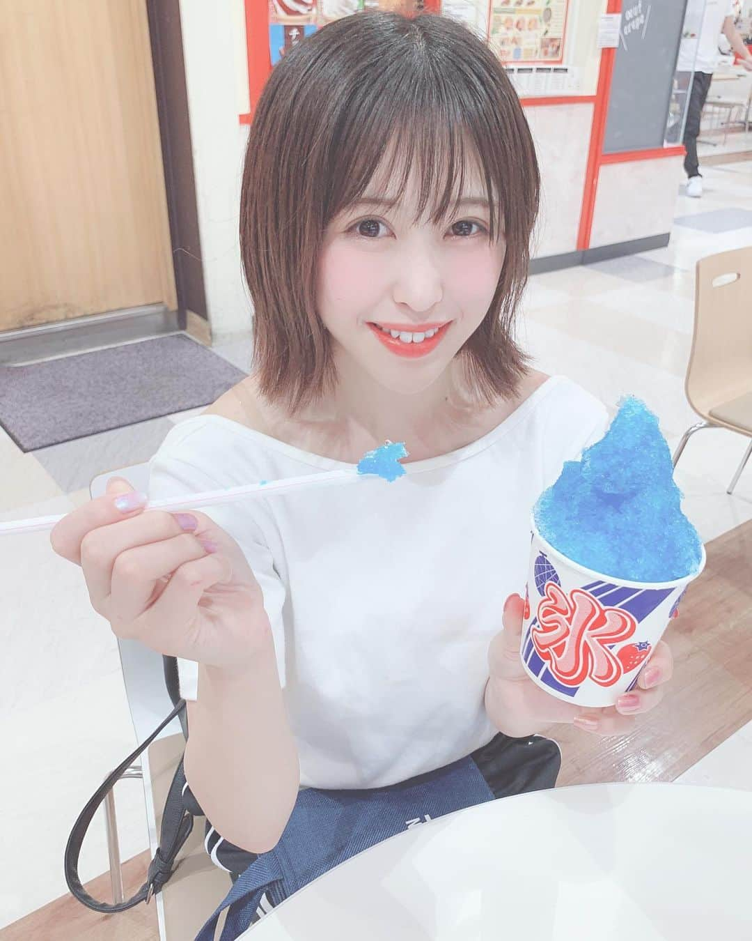 桧垣果穂さんのインスタグラム写真 - (桧垣果穂Instagram)「イベント終わりに食べたよ🍧 ブルーハワイ大好き💙 #かき氷  #ブルーハワイ #見つけると食べちゃう #夏 #summer  #移動着着てます #笑」7月9日 18時02分 - kahohamu14