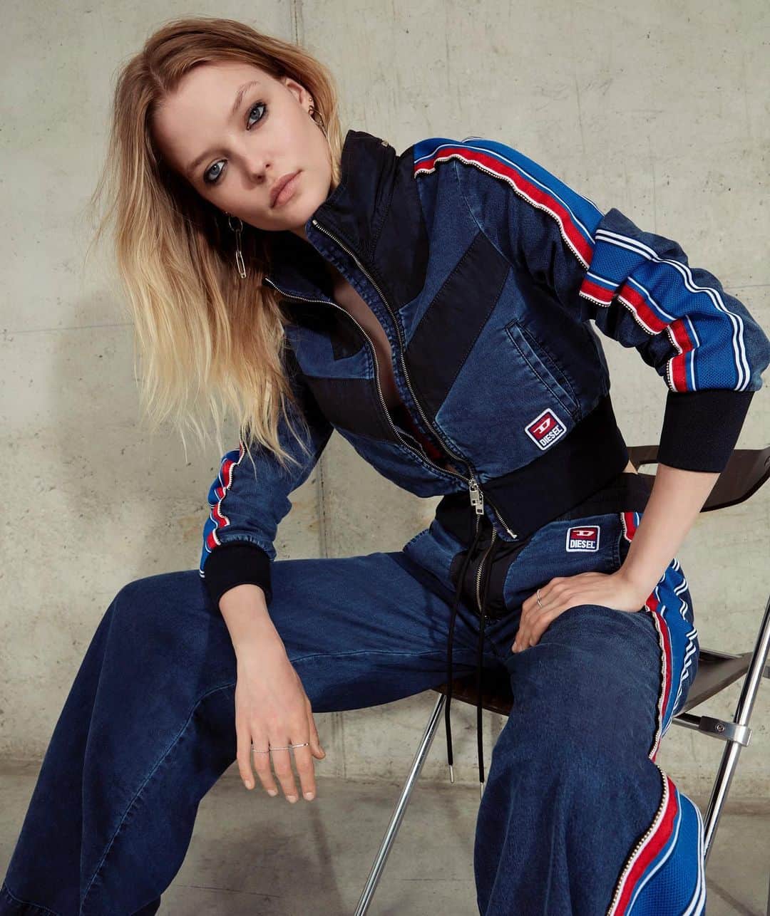 ディーゼルのインスタグラム：「Mixed textures and shored-up strength. Double down on JoggJeans. #Prefall19 #DieselDenim . . JoggJeans Jacket “D-PHIN” JoggJeans Pants “D-ERINN” . . Model: @roosabels Photographer: @brunakazinoti  Stylist: @valeriasemu」
