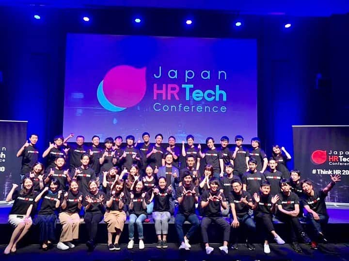 田原彩香さんのインスタグラム写真 - (田原彩香Instagram)「『JAPAN HR Tech Conference』 の司会を担当しました！  HR業界を代表するスピーカーのみなさまのセッションが盛りだくさん、 最後は、「HR Tech GP2019 Final」 でした！ 工夫に満ちたピッチや、審査員の方と真剣モードで質疑応答をするところが見どころです。  私、色々なスタートアップアップのピッチコンテストで司会をしているのですが、毎回グランプリは、自社のティシャツを着て登壇している企業なんですよね！笑  受賞された企業様、おめでとうございました！ https://hrtechnavi.jp/news/hrtechgp2019grandprix/  #ThinkHR2030 #ビジネスタレント #HR #人材 #六本木アカデミーヒルズ」7月9日 18時10分 - taharaayaka