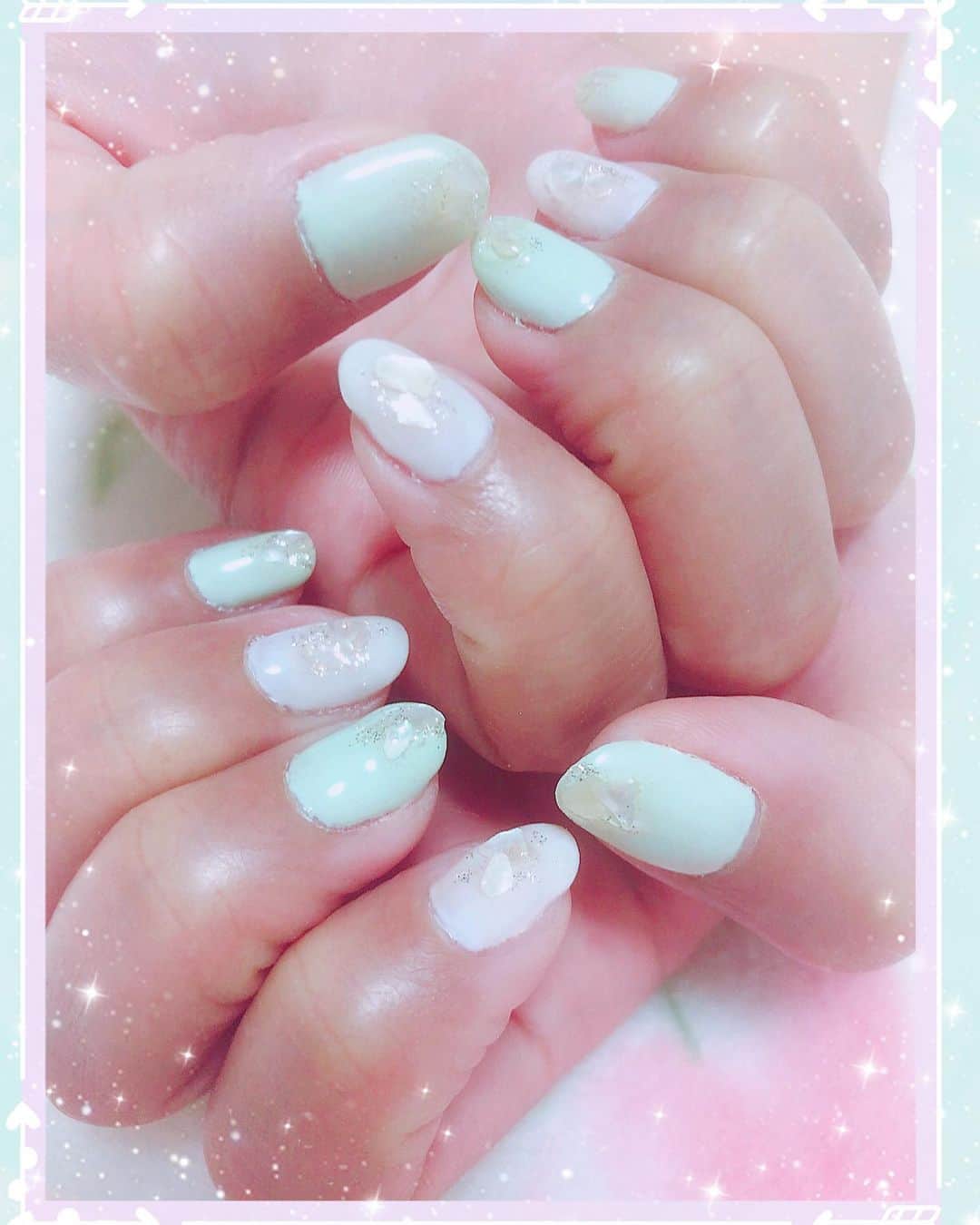 のインスタグラム：「newネイル💅夏は大好きなパステル🤗💕グリーンとホワイトネイル💅💓オーディション前だからシンプルめにしたけど爽やかでお気に入り🥰 #ネイル#nail#네일#ネイルアート#ネイルデザイン#ジェルネイル#パステルネイル#パステル#green#white#可愛い#女の子#オシャレ#爪#メンテナンス#爪#ケア#new#変えた#夏ネイル#天然石ネイル#天然石##new#変えた#love#instadaily#instalike#igers #selfie#instagood##pleaselike#followme」