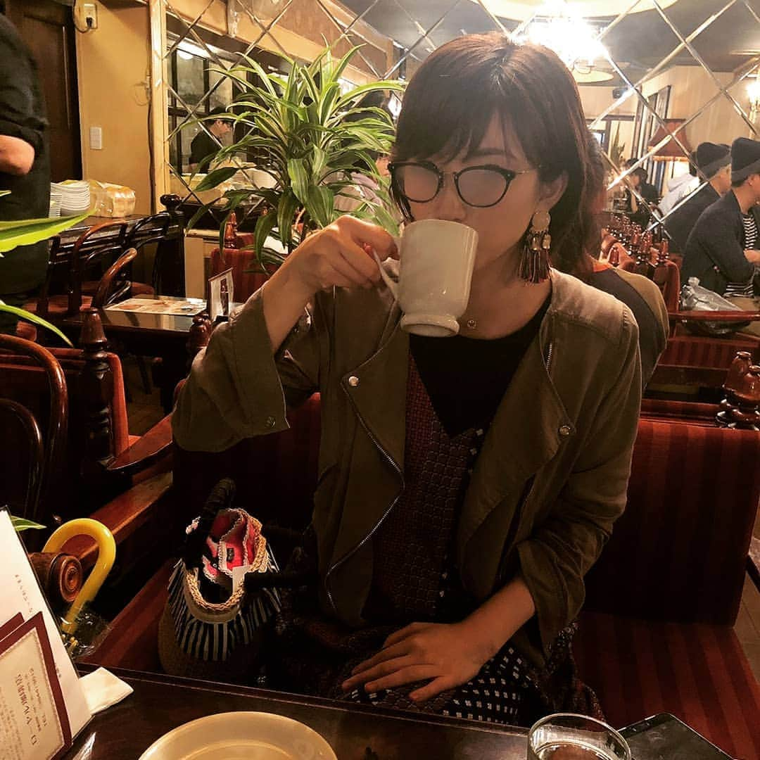 高見こころさんのインスタグラム写真 - (高見こころInstagram)「純喫茶☕♪ 小さくてオシャレなメガネが欲しいなあ。  #浅草カフェ #純喫茶 #メガネあるある #メガネ女子 #オシャレメガネ #newglasses #asakusacafe」7月9日 18時15分 - cocoro_takami